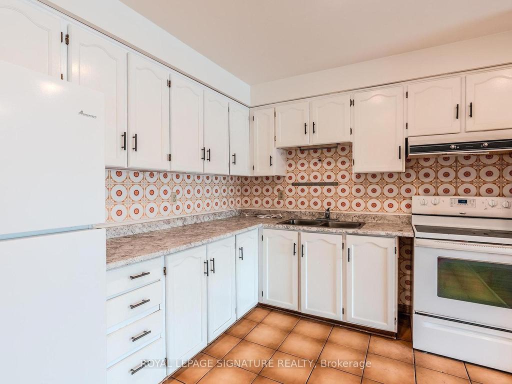 









1541


Dundas

Street West, B,
Toronto,




ON
M6K 1T6

