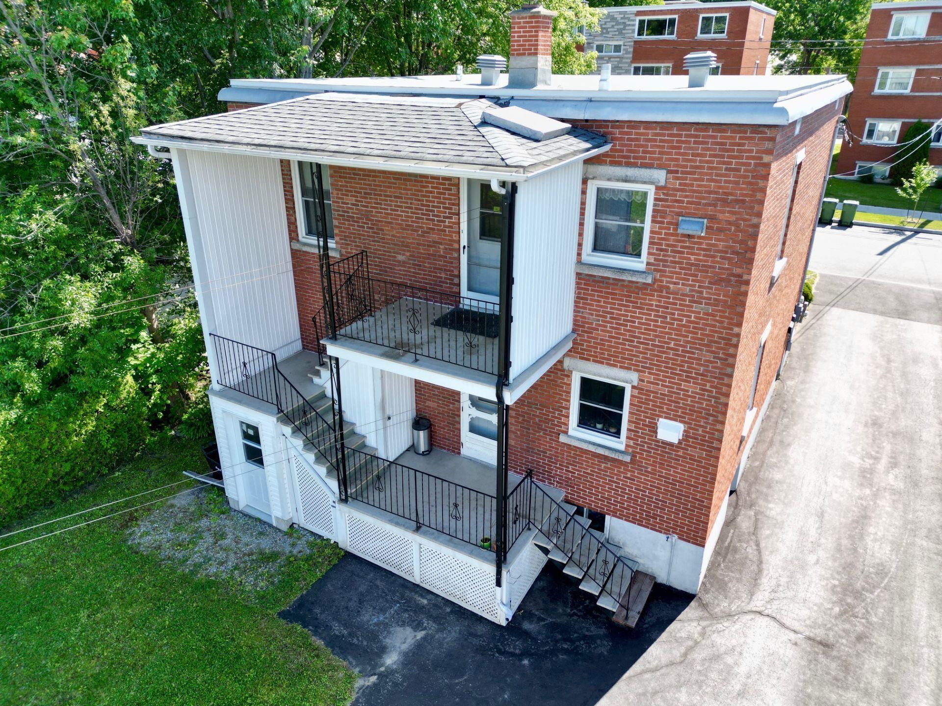 









127

 - 129


9e Avenue N.

,
Sherbrooke (Fleurimont),




QC
J1E2S8

