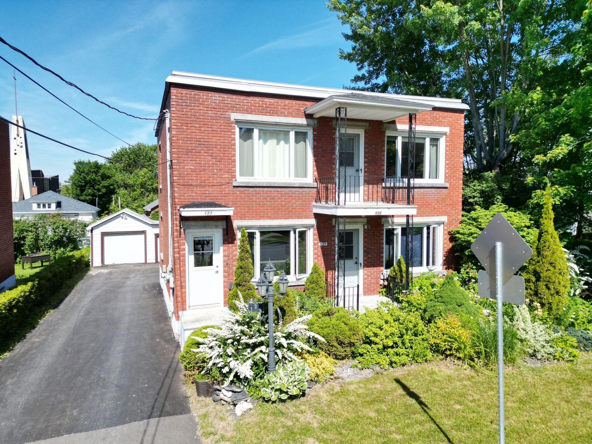 









127

 - 129


9e Avenue N.

,
Sherbrooke (Fleurimont),




QC
J1E2S8

