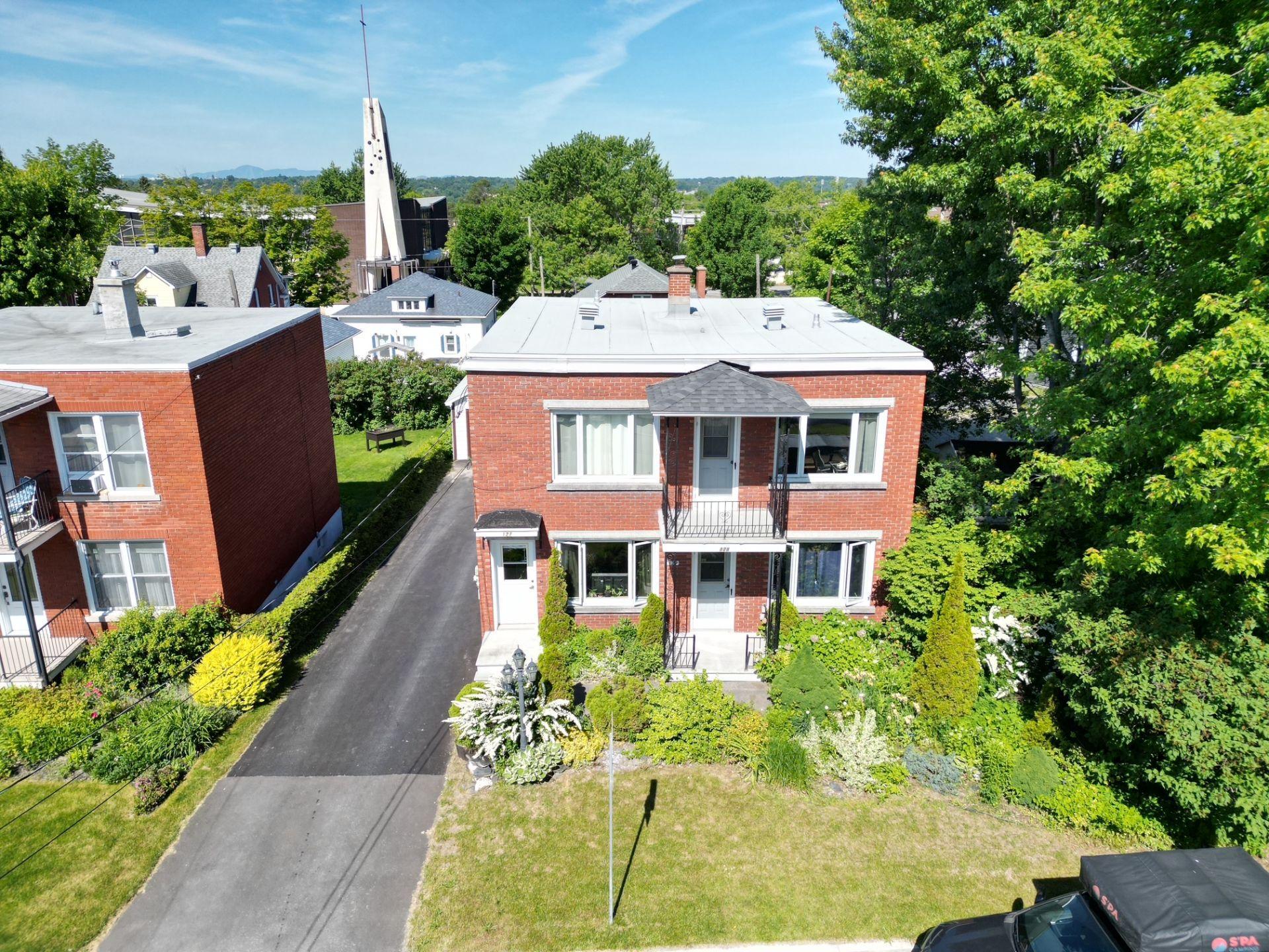 









127

 - 129


9e Avenue N.

,
Sherbrooke (Fleurimont),




QC
J1E2S8

