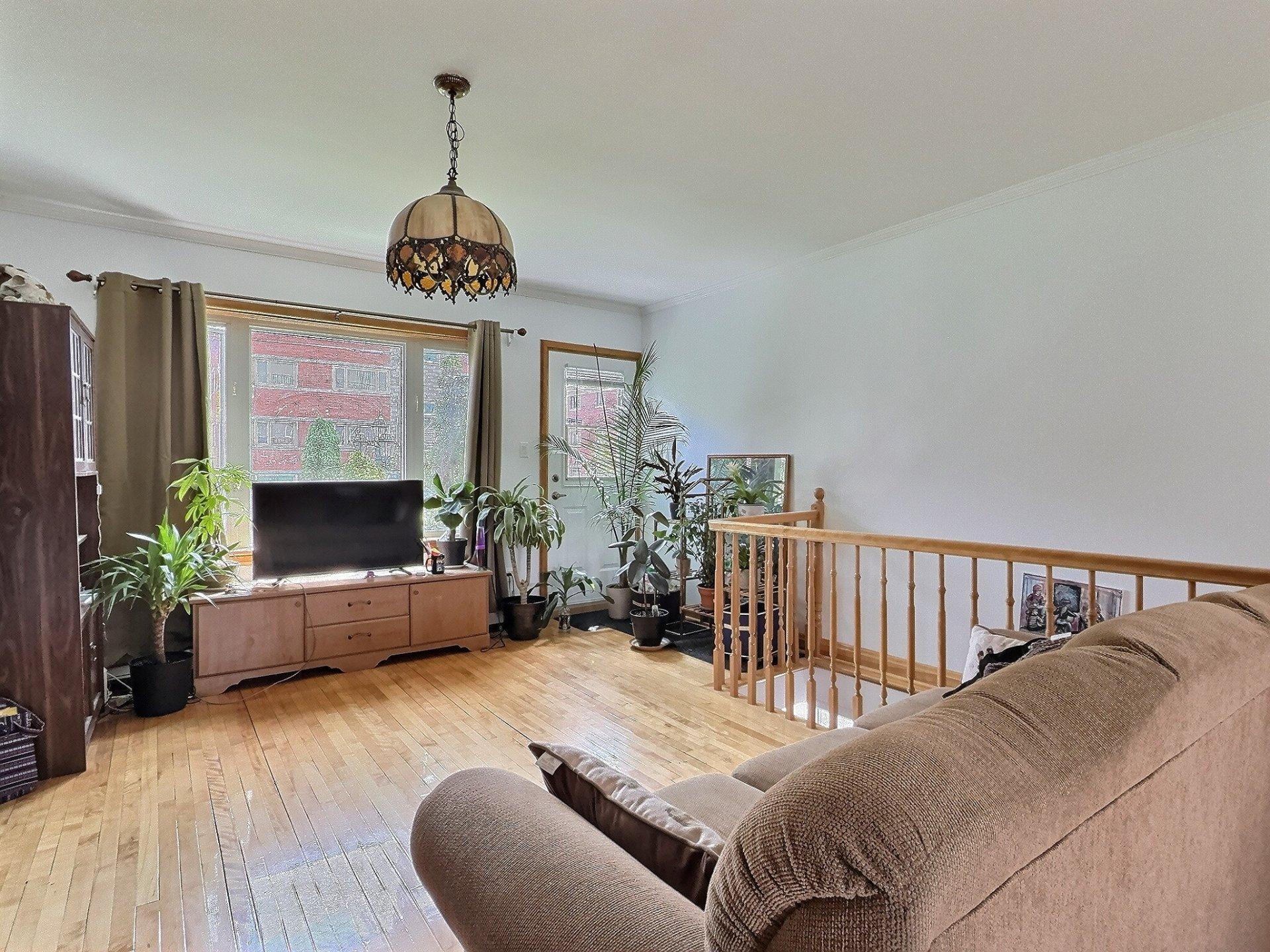 









127

 - 129


9e Avenue N.

,
Sherbrooke (Fleurimont),




QC
J1E2S8

