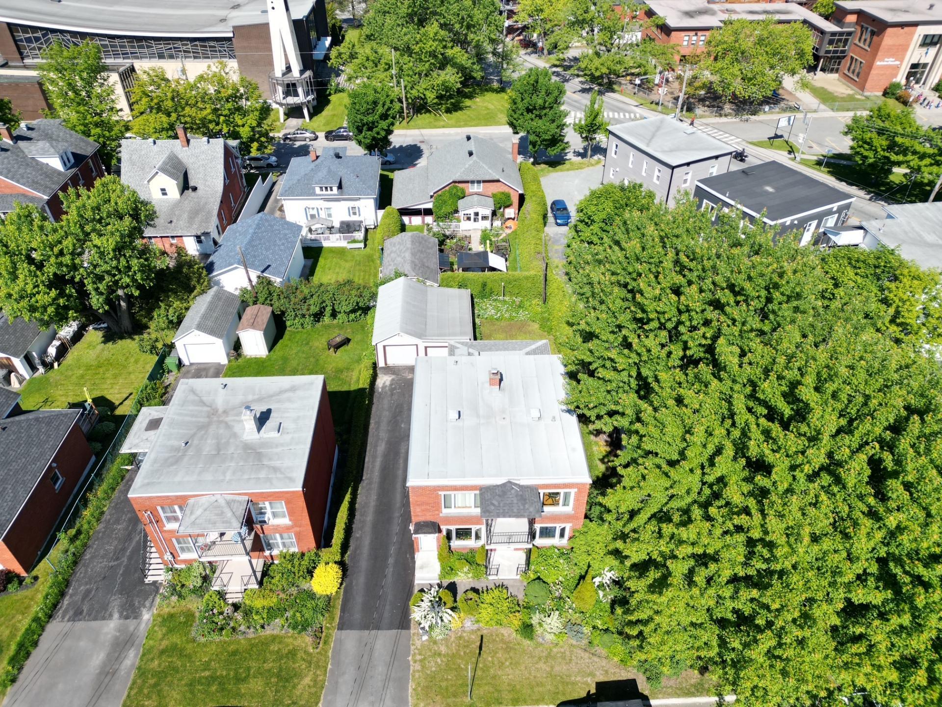 









127

 - 129


9e Avenue N.

,
Sherbrooke (Fleurimont),




QC
J1E2S8

