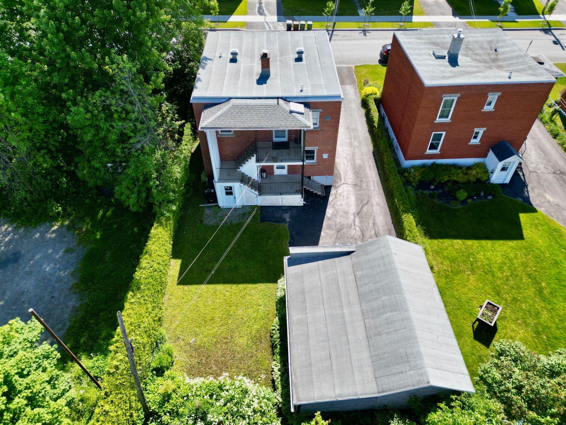 









127

 - 129


9e Avenue N.

,
Sherbrooke (Fleurimont),




QC
J1E2S8

