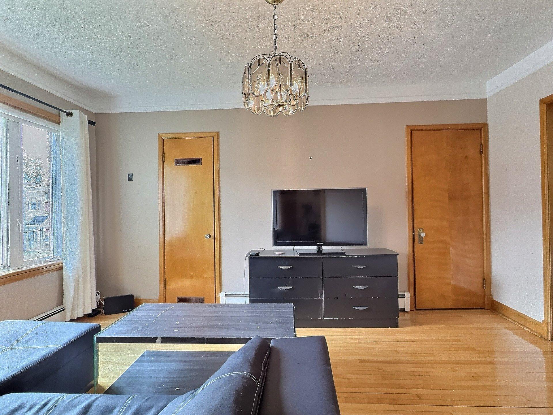 









127

 - 129


9e Avenue N.

,
Sherbrooke (Fleurimont),




QC
J1E2S8

