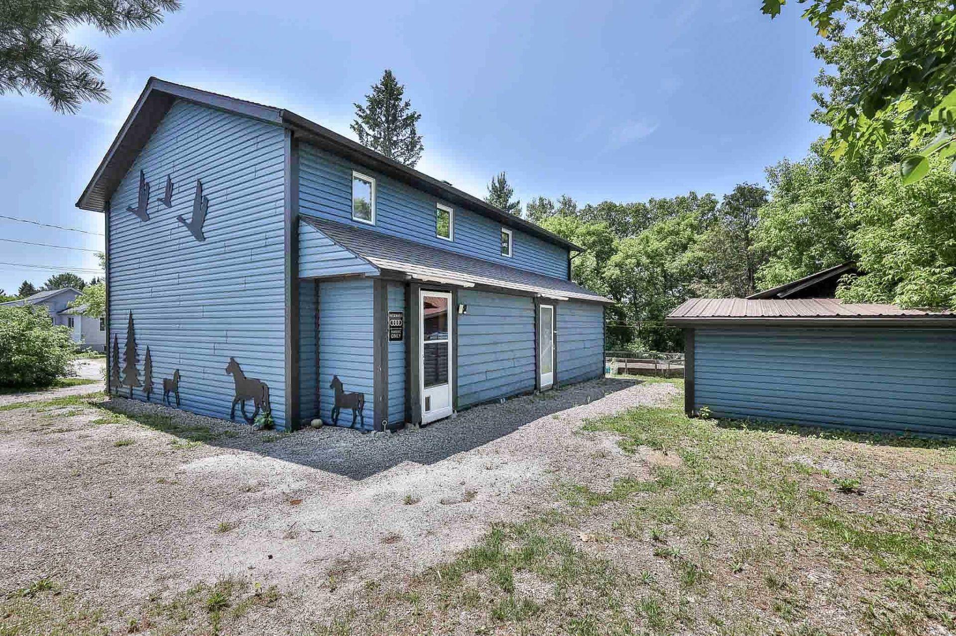 









310


Rue Champlain

,
Maniwaki,




QC
J9E1L9

