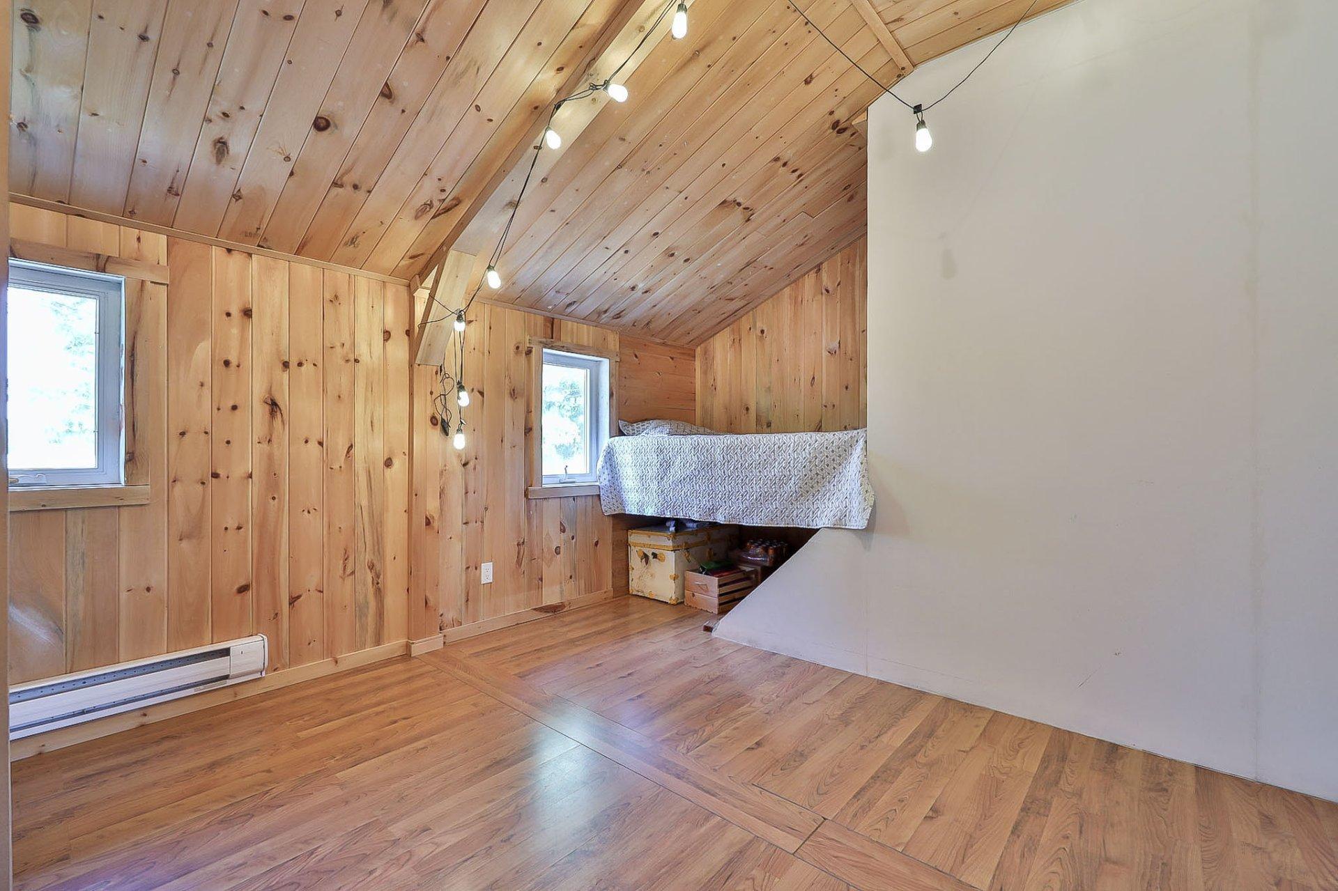 









310


Rue Champlain

,
Maniwaki,




QC
J9E1L9

