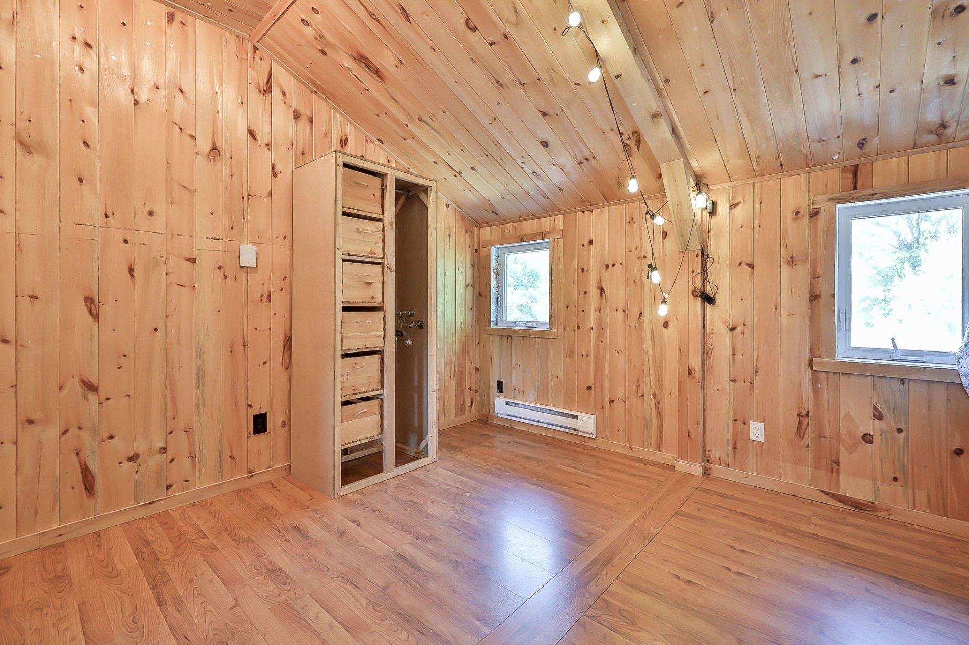 









310


Rue Champlain

,
Maniwaki,




QC
J9E1L9

