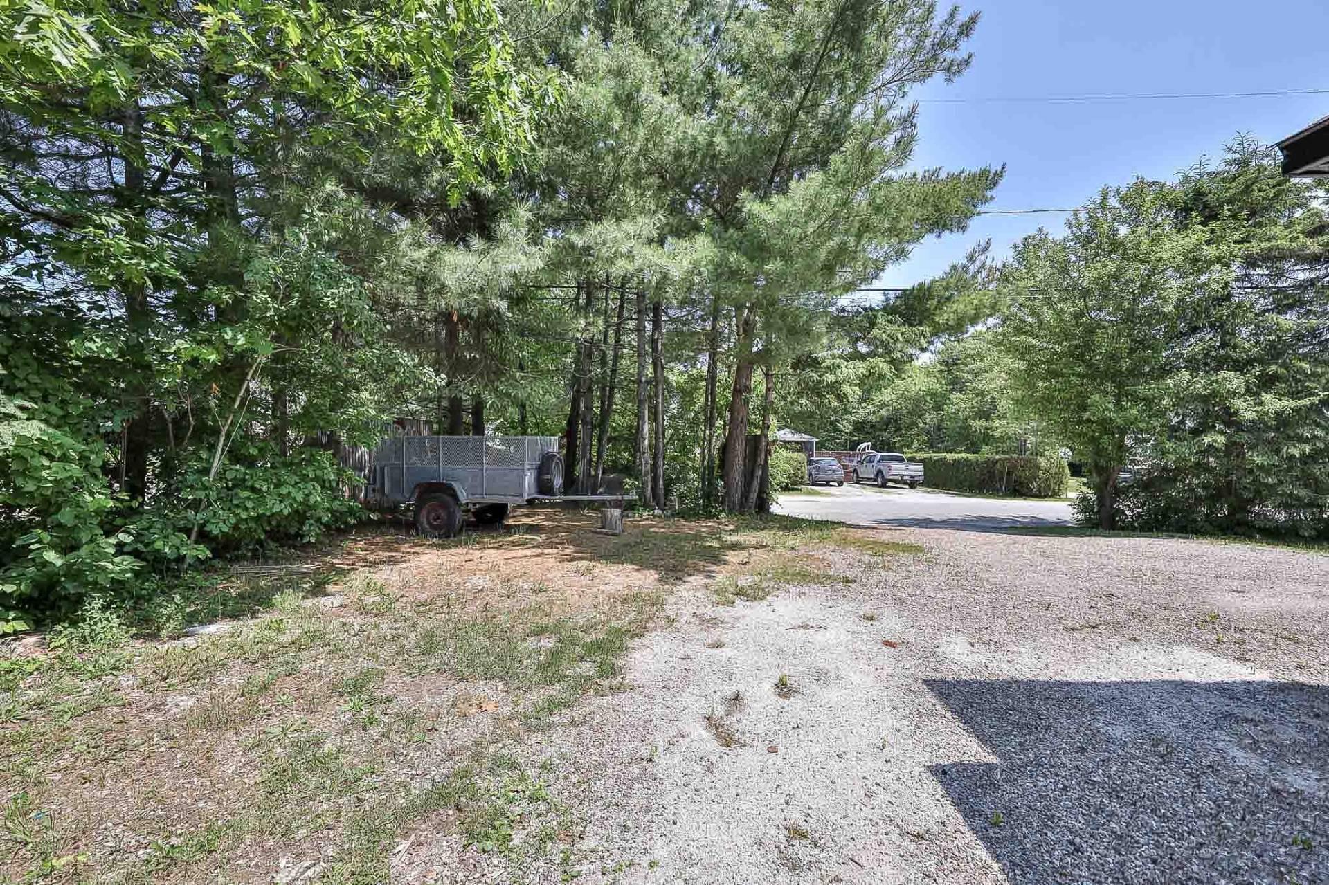 









310


Rue Champlain

,
Maniwaki,




QC
J9E1L9

