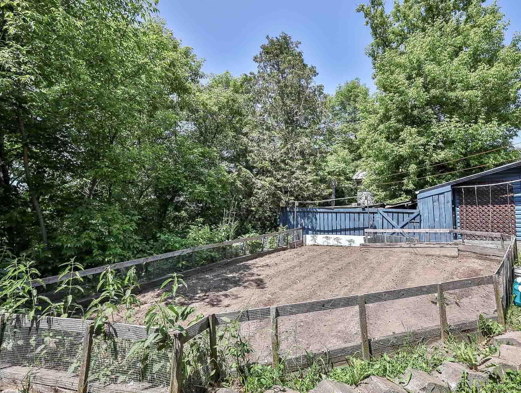 









310


Rue Champlain

,
Maniwaki,




QC
J9E1L9

