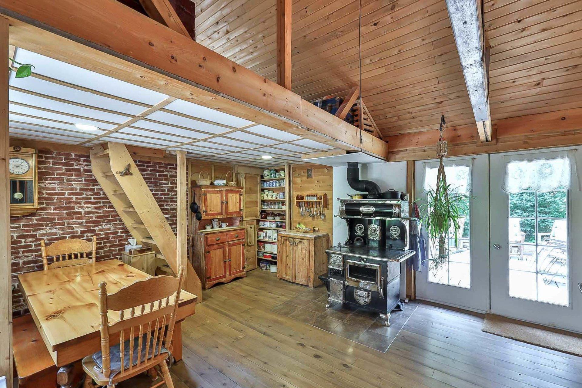 









310


Rue Champlain

,
Maniwaki,




QC
J9E1L9


