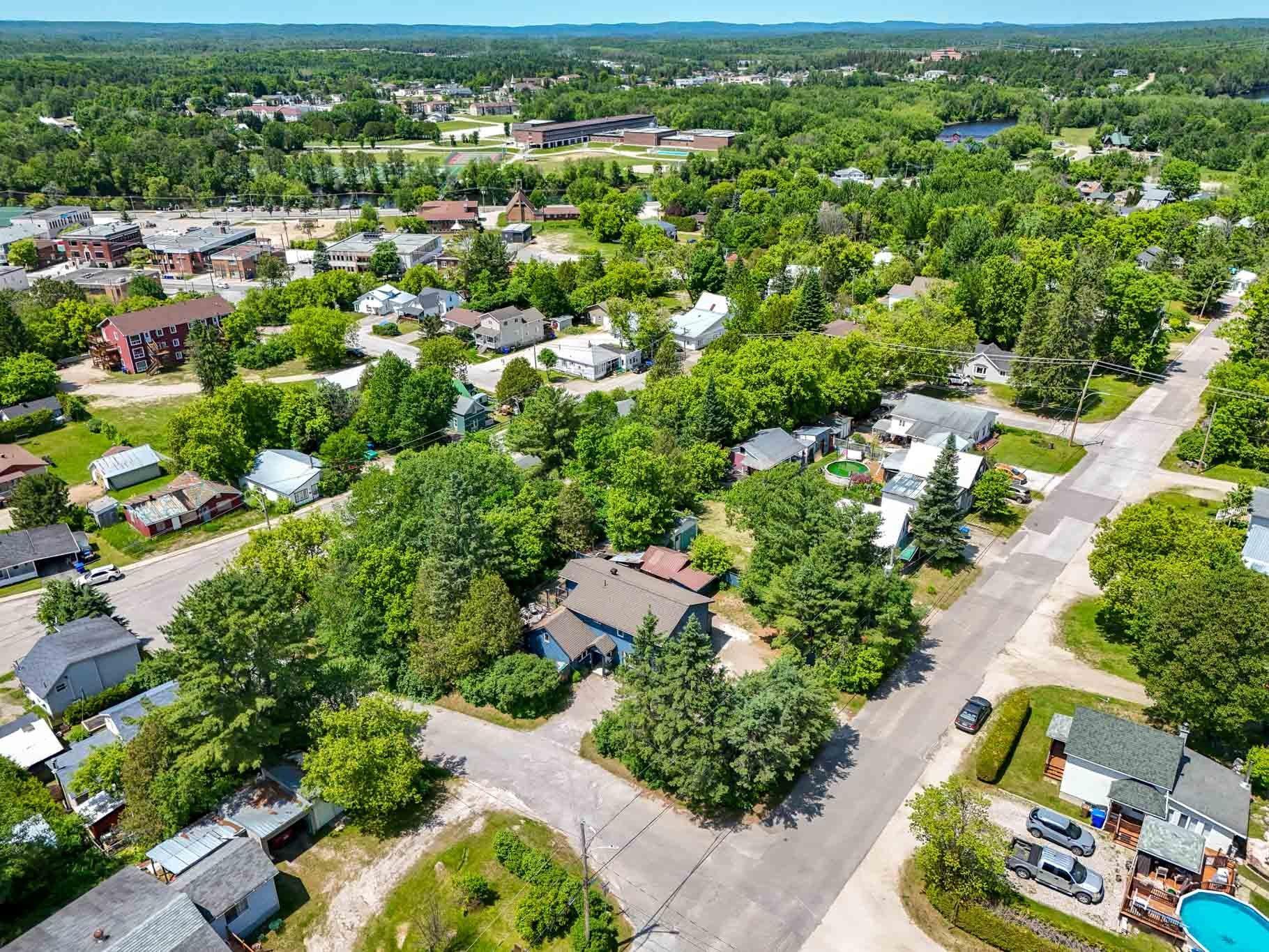 









310


Rue Champlain

,
Maniwaki,




QC
J9E1L9


