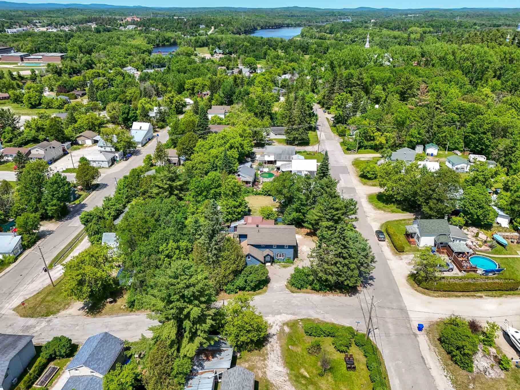 









310


Rue Champlain

,
Maniwaki,




QC
J9E1L9

