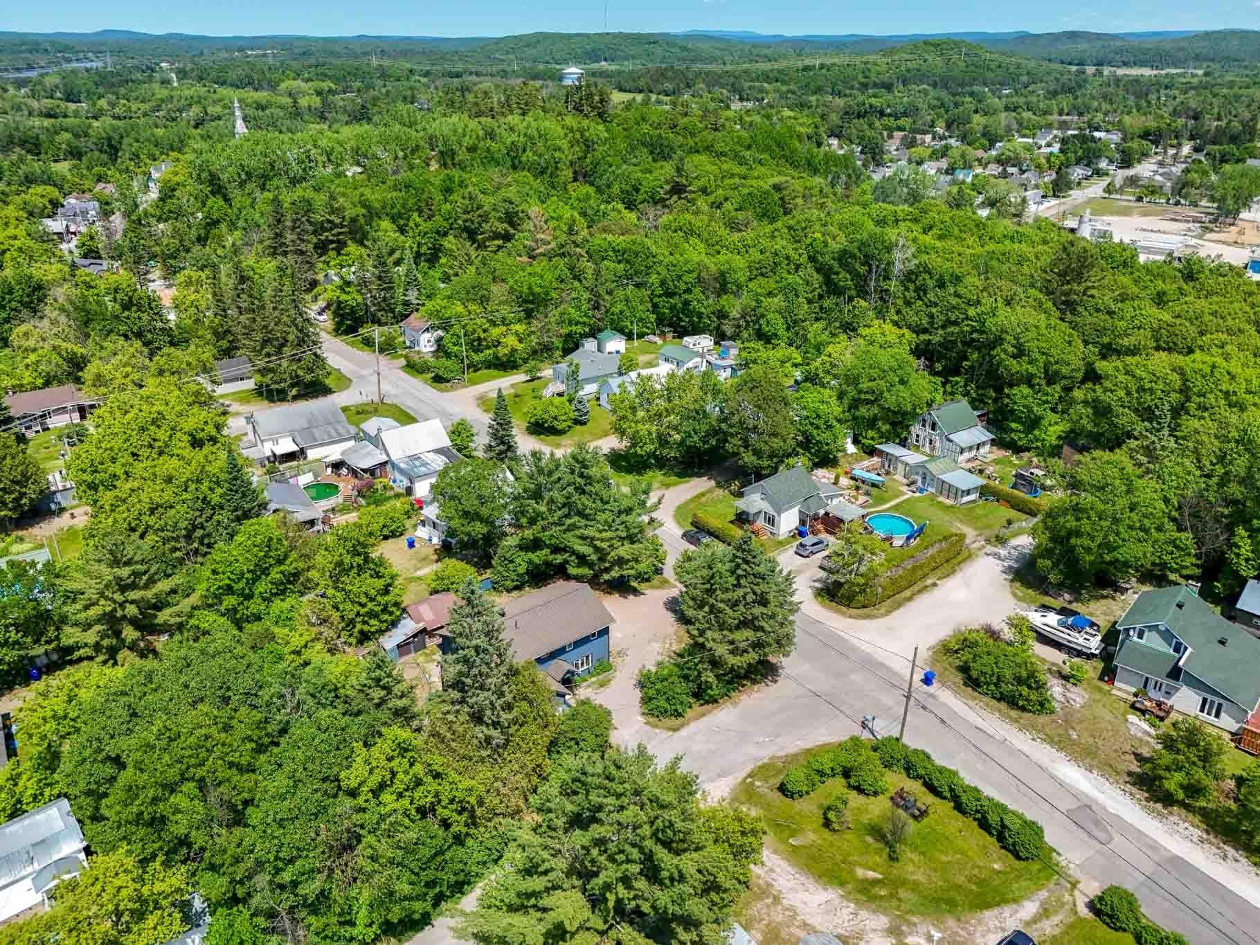 









310


Rue Champlain

,
Maniwaki,




QC
J9E1L9

