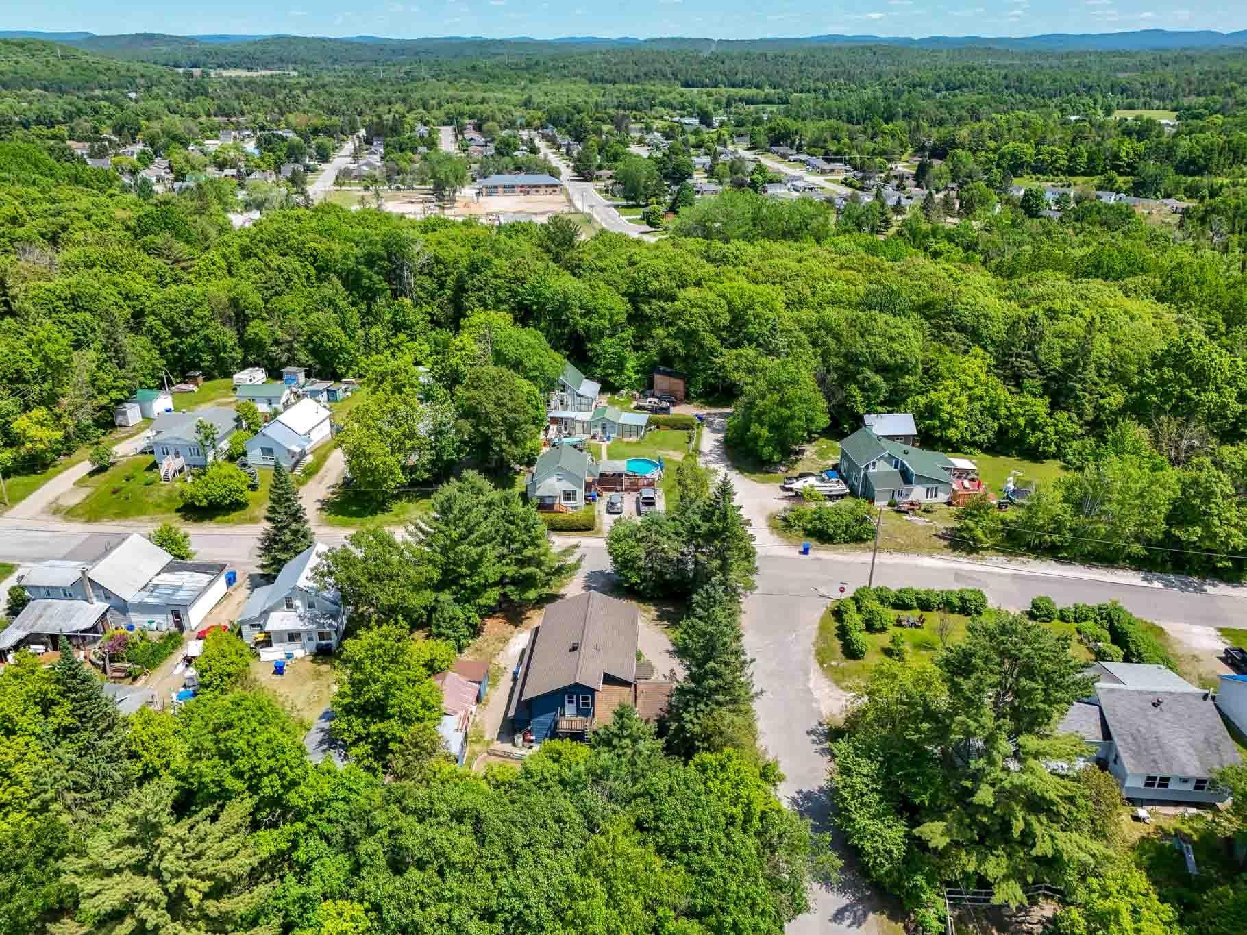 









310


Rue Champlain

,
Maniwaki,




QC
J9E1L9


