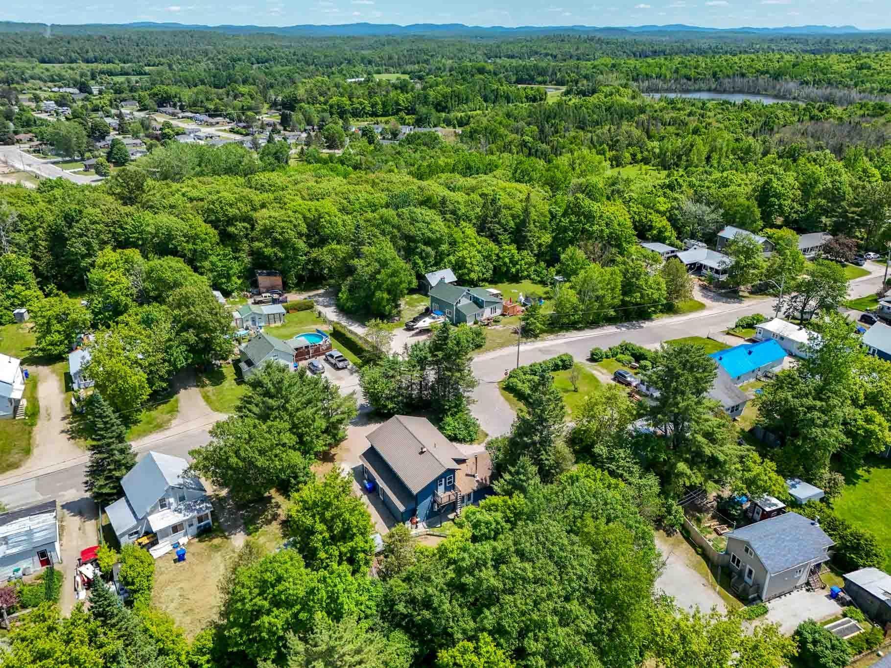 









310


Rue Champlain

,
Maniwaki,




QC
J9E1L9

