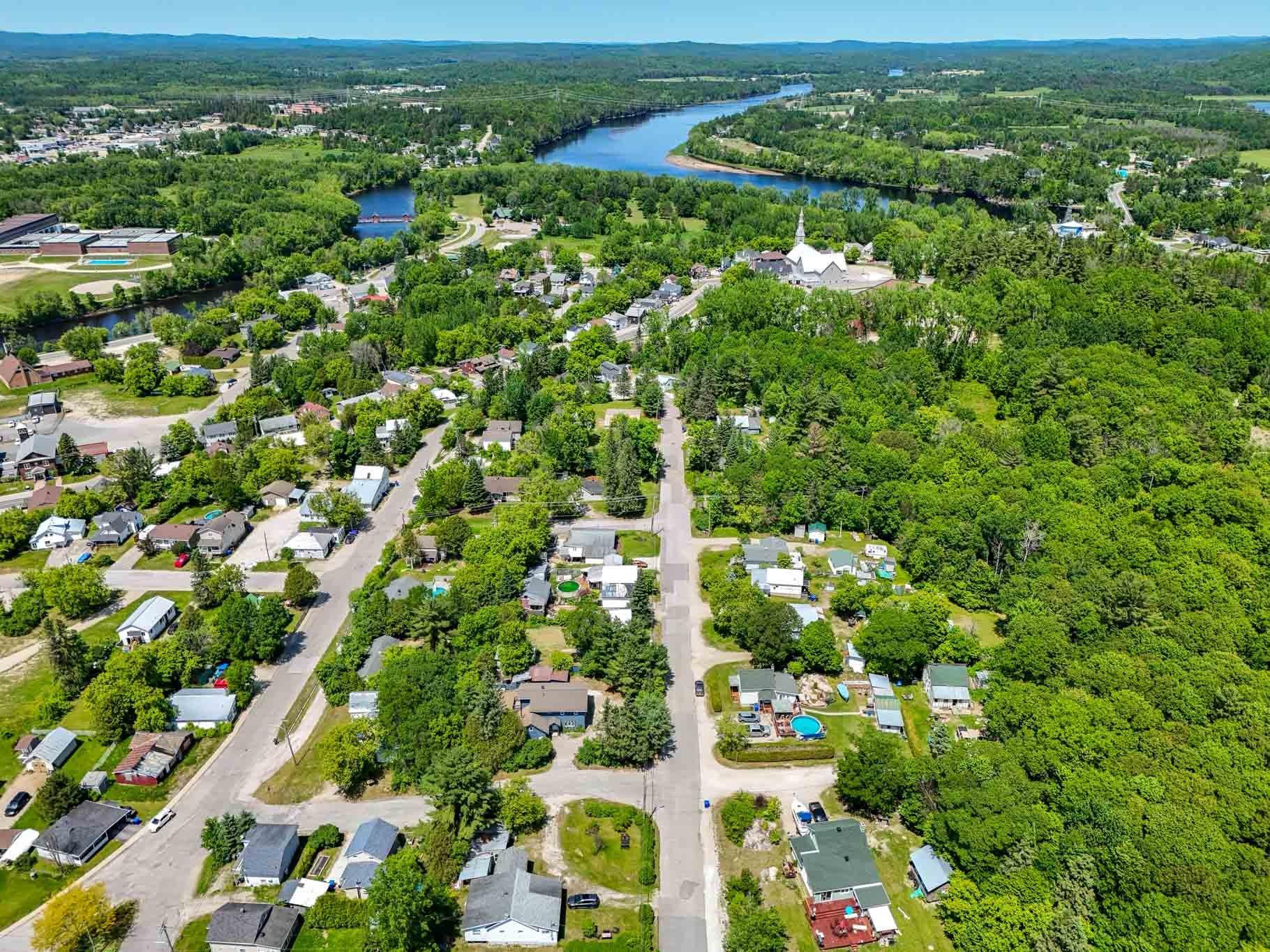 









310


Rue Champlain

,
Maniwaki,




QC
J9E1L9

