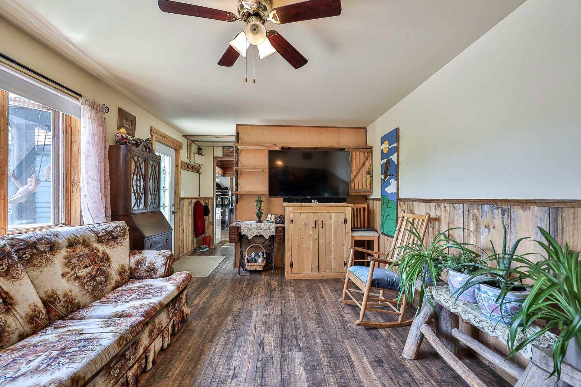 









310


Rue Champlain

,
Maniwaki,




QC
J9E1L9

