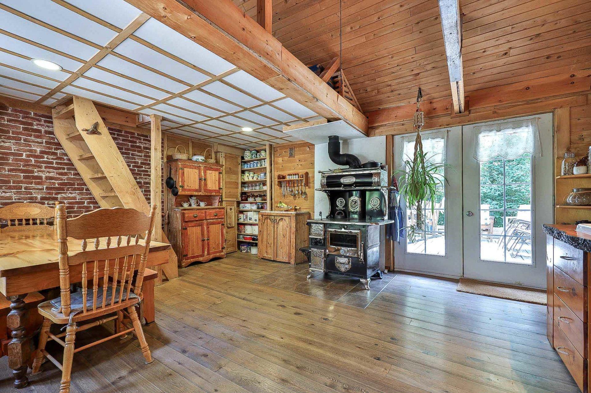 









310


Rue Champlain

,
Maniwaki,




QC
J9E1L9

