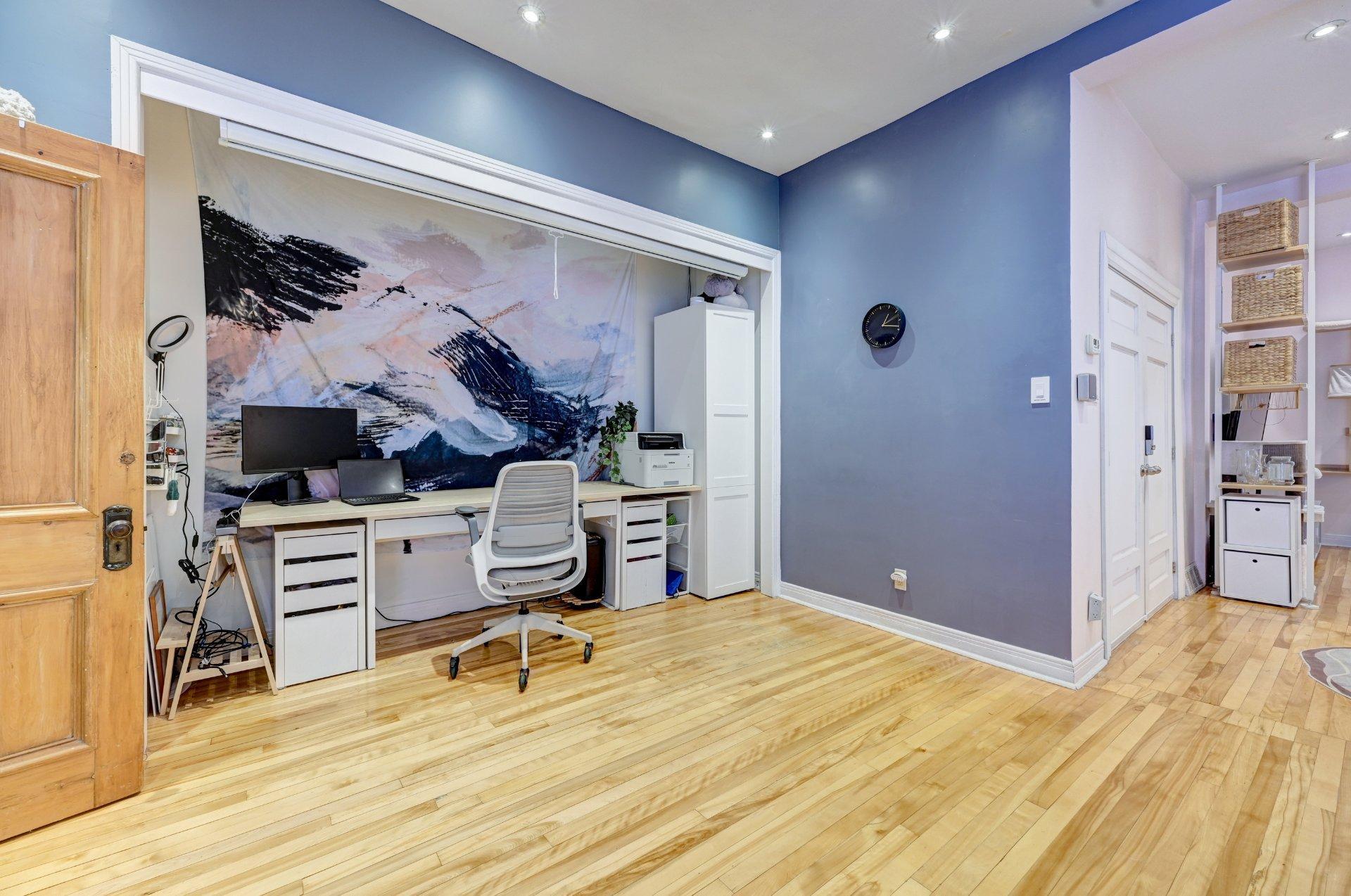 









1652

 - 1654


Rue St-André

,
Montréal (Ville-Marie),




QC
H2L3T6

