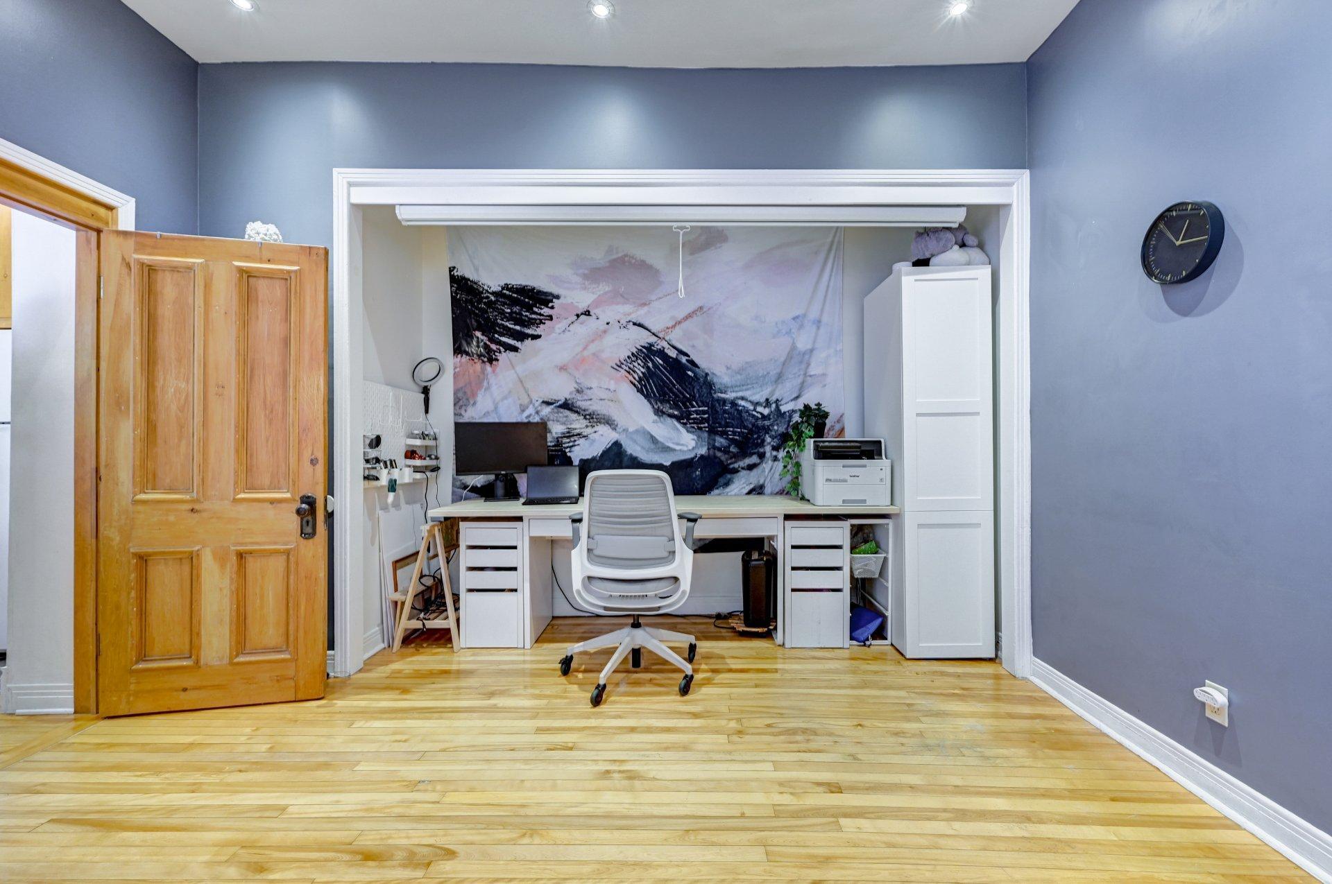 









1652

 - 1654


Rue St-André

,
Montréal (Ville-Marie),




QC
H2L3T6

