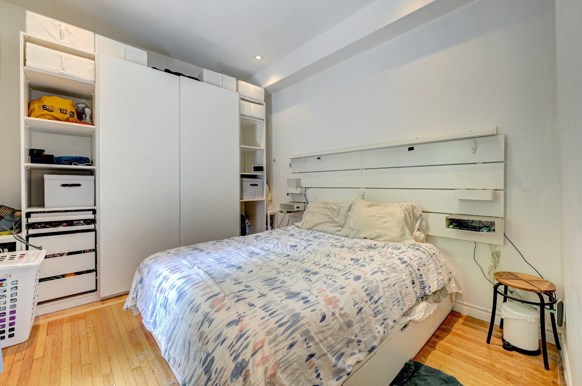 









1652

 - 1654


Rue St-André

,
Montréal (Ville-Marie),




QC
H2L3T6

