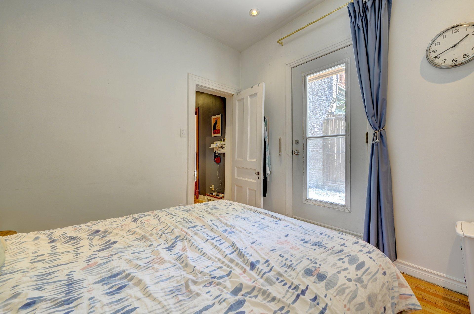 









1652

 - 1654


Rue St-André

,
Montréal (Ville-Marie),




QC
H2L3T6

