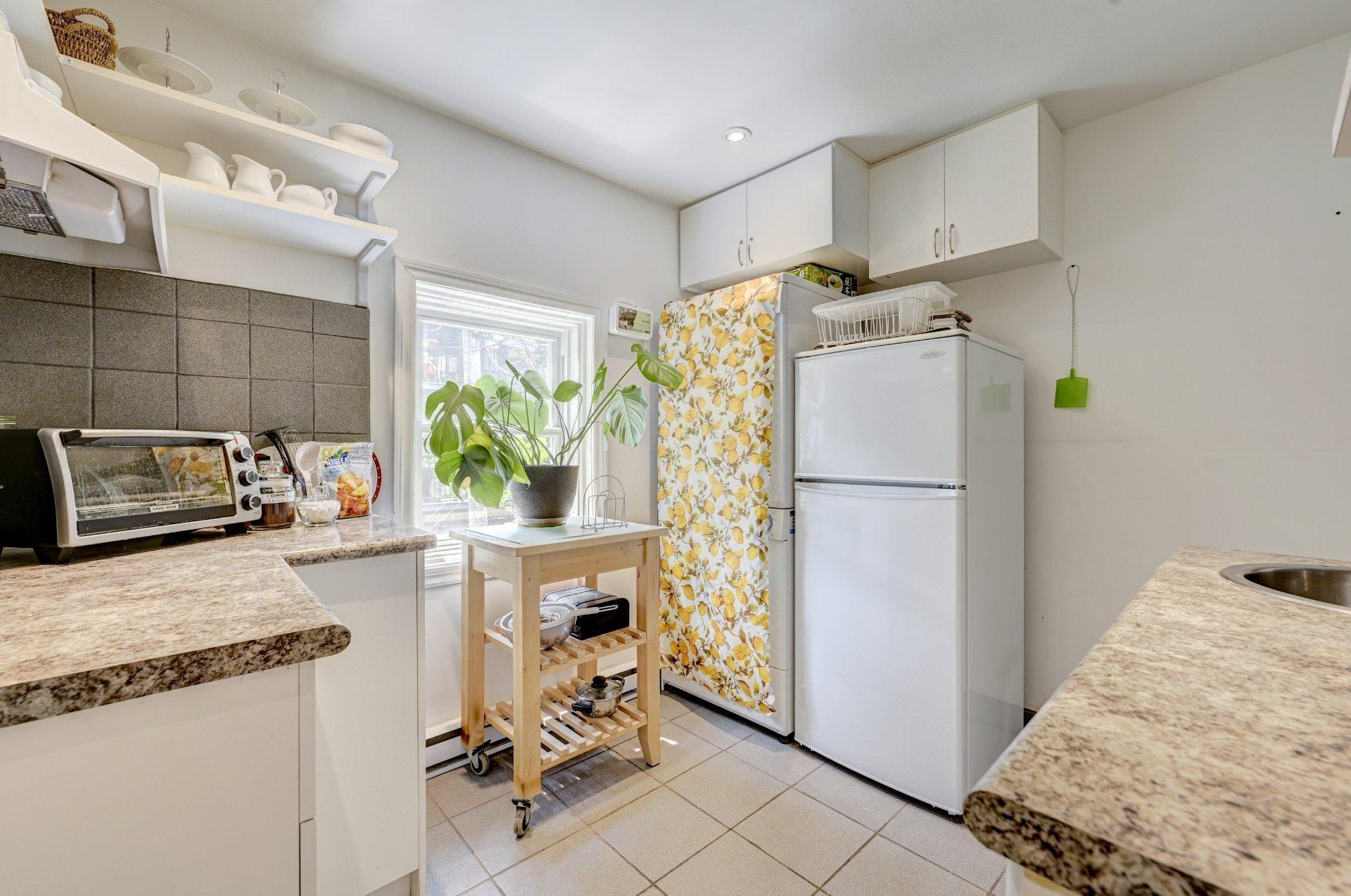 









1652

 - 1654


Rue St-André

,
Montréal (Ville-Marie),




QC
H2L3T6

