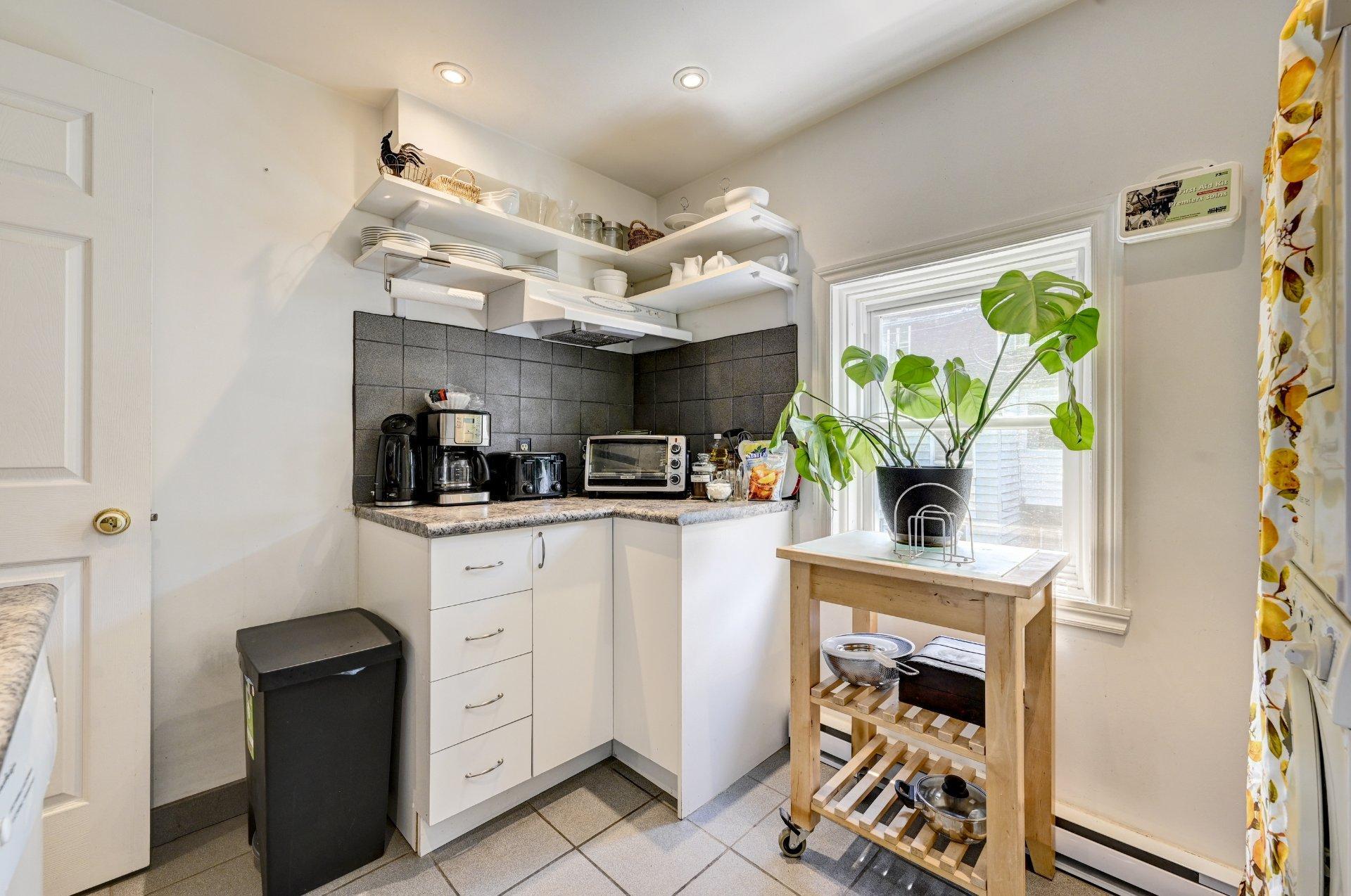 









1652

 - 1654


Rue St-André

,
Montréal (Ville-Marie),




QC
H2L3T6

