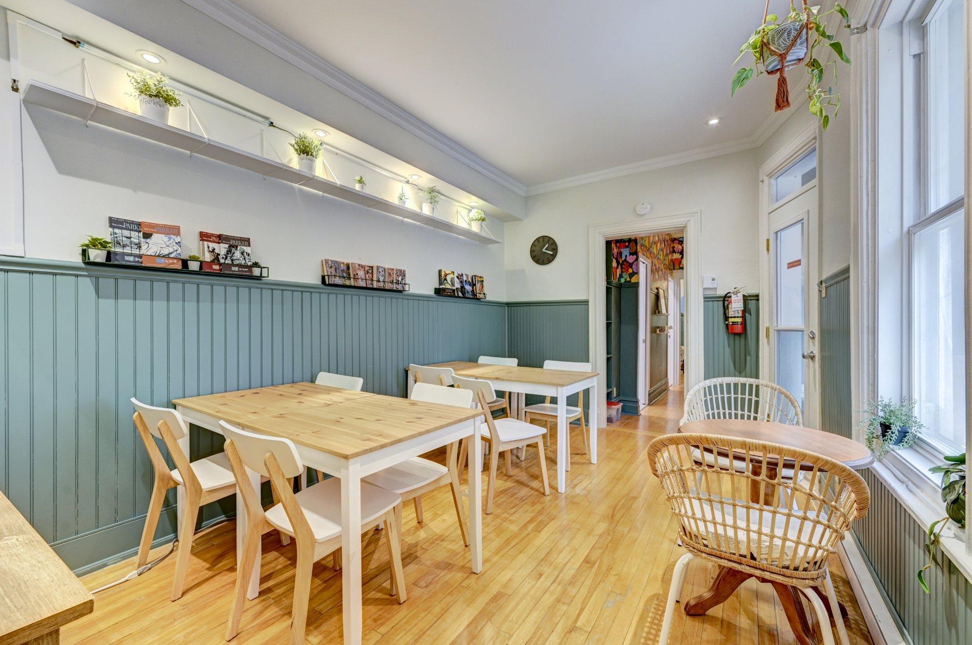 









1652

 - 1654


Rue St-André

,
Montréal (Ville-Marie),




QC
H2L3T6

