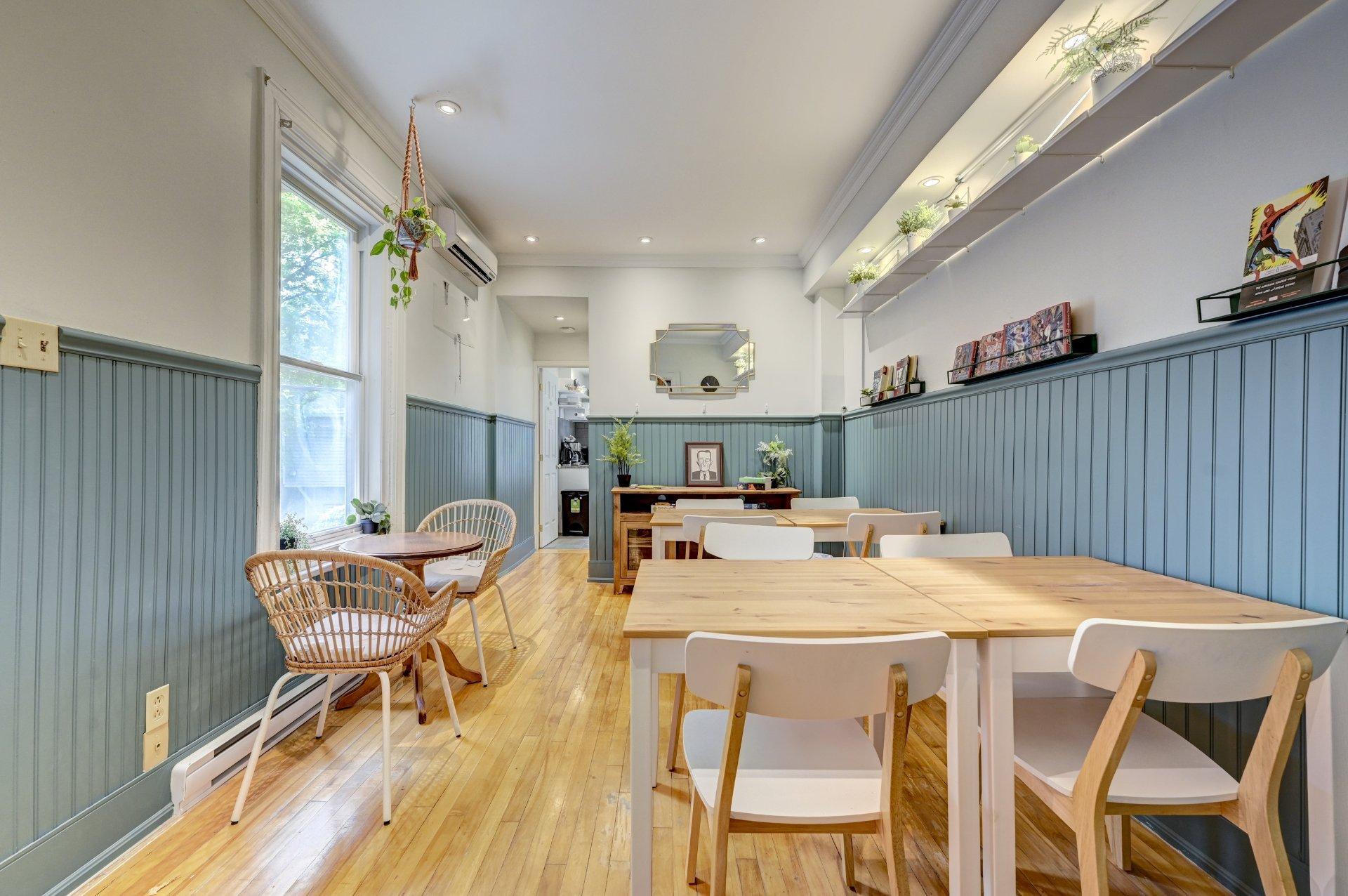 









1652

 - 1654


Rue St-André

,
Montréal (Ville-Marie),




QC
H2L3T6

