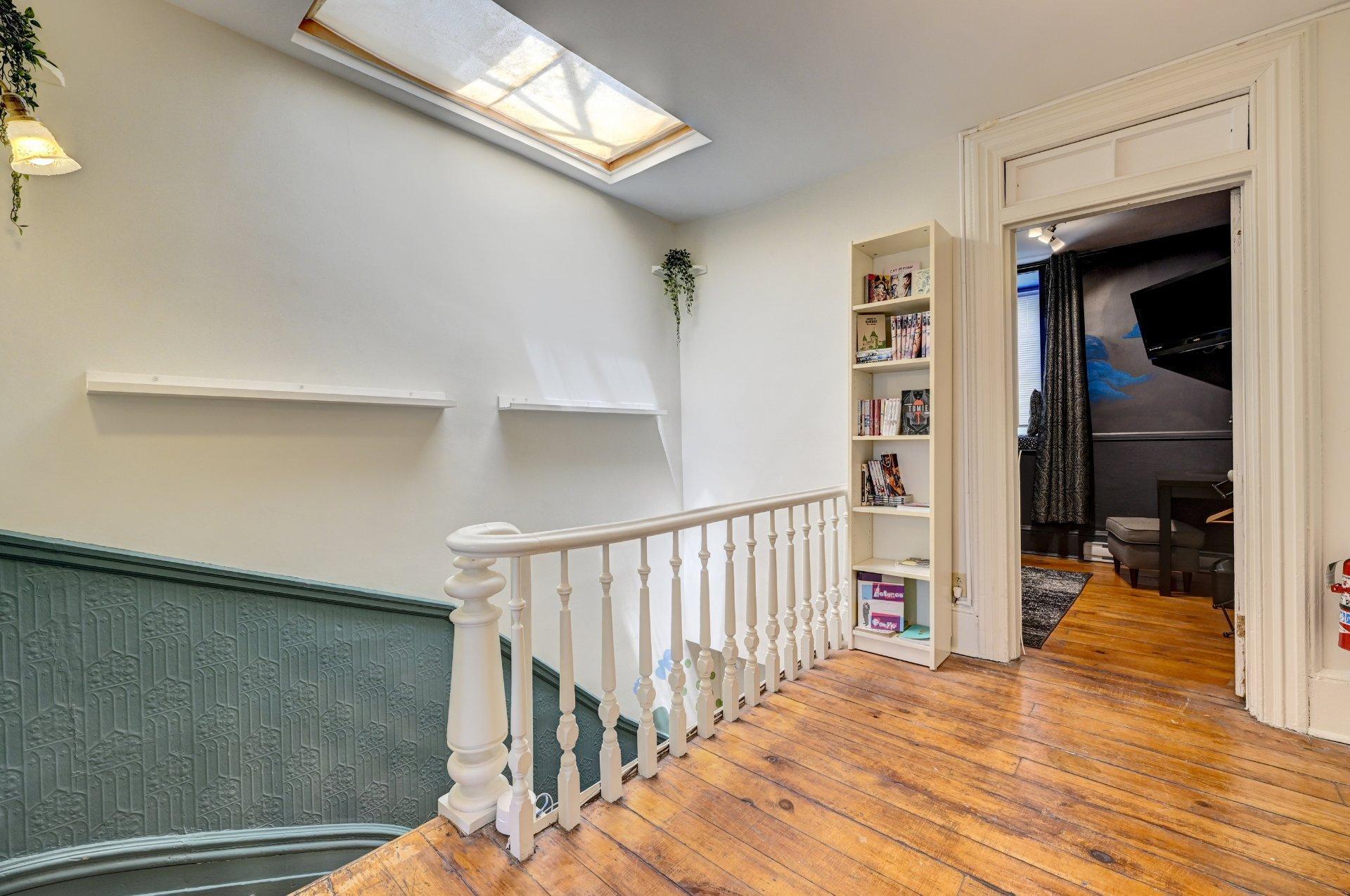 









1652

 - 1654


Rue St-André

,
Montréal (Ville-Marie),




QC
H2L3T6

