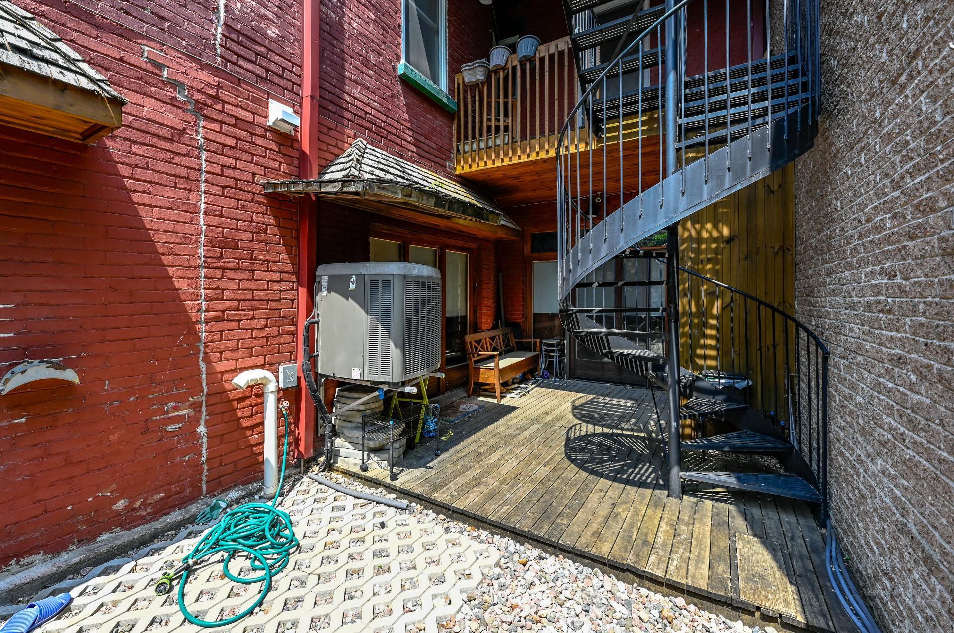 









1652

 - 1654


Rue St-André

,
Montréal (Ville-Marie),




QC
H2L3T6

