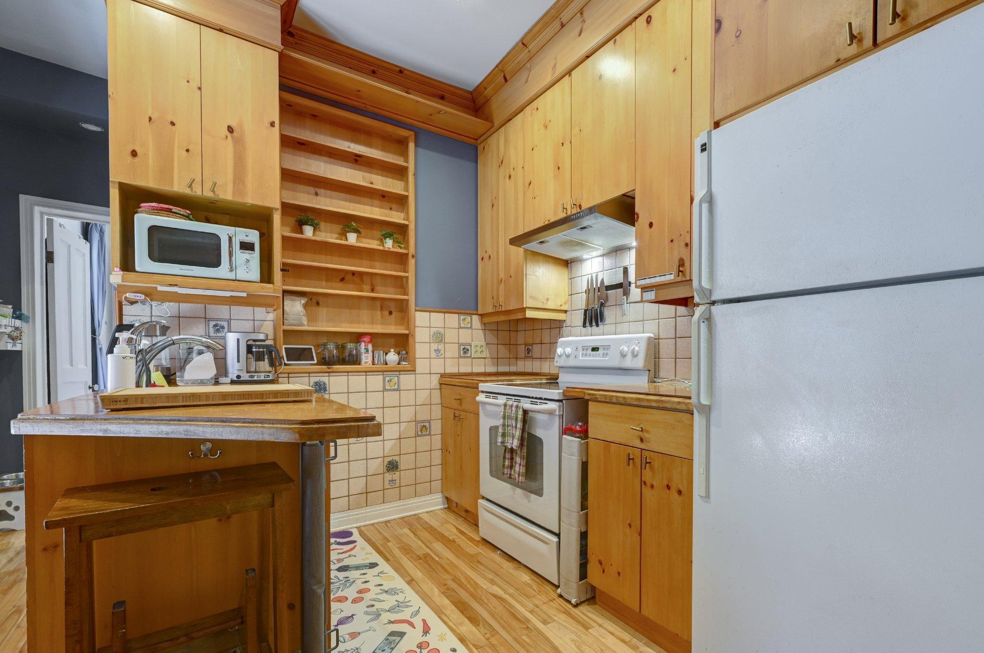 









1652

 - 1654


Rue St-André

,
Montréal (Ville-Marie),




QC
H2L3T6

