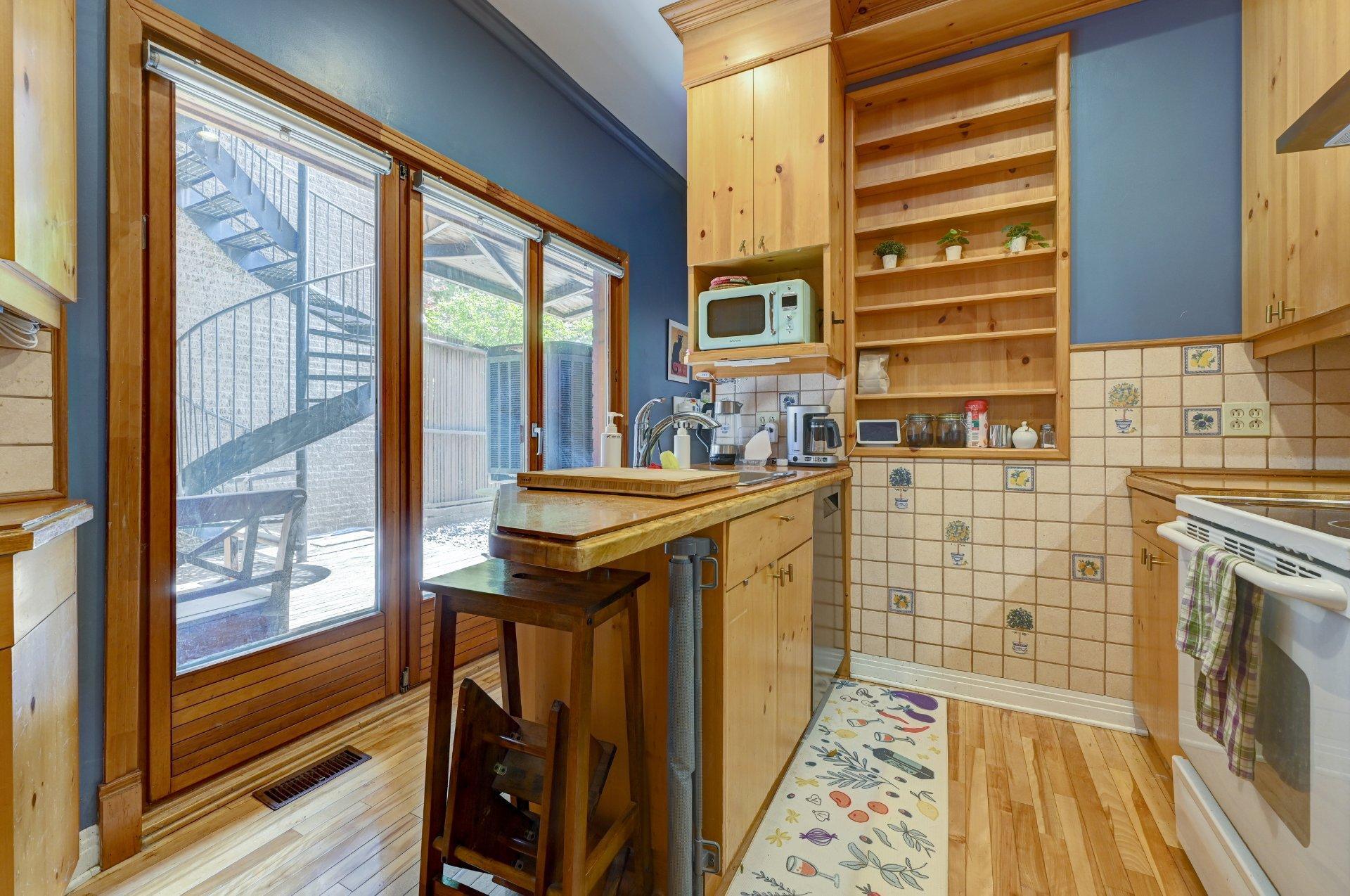 









1652

 - 1654


Rue St-André

,
Montréal (Ville-Marie),




QC
H2L3T6

