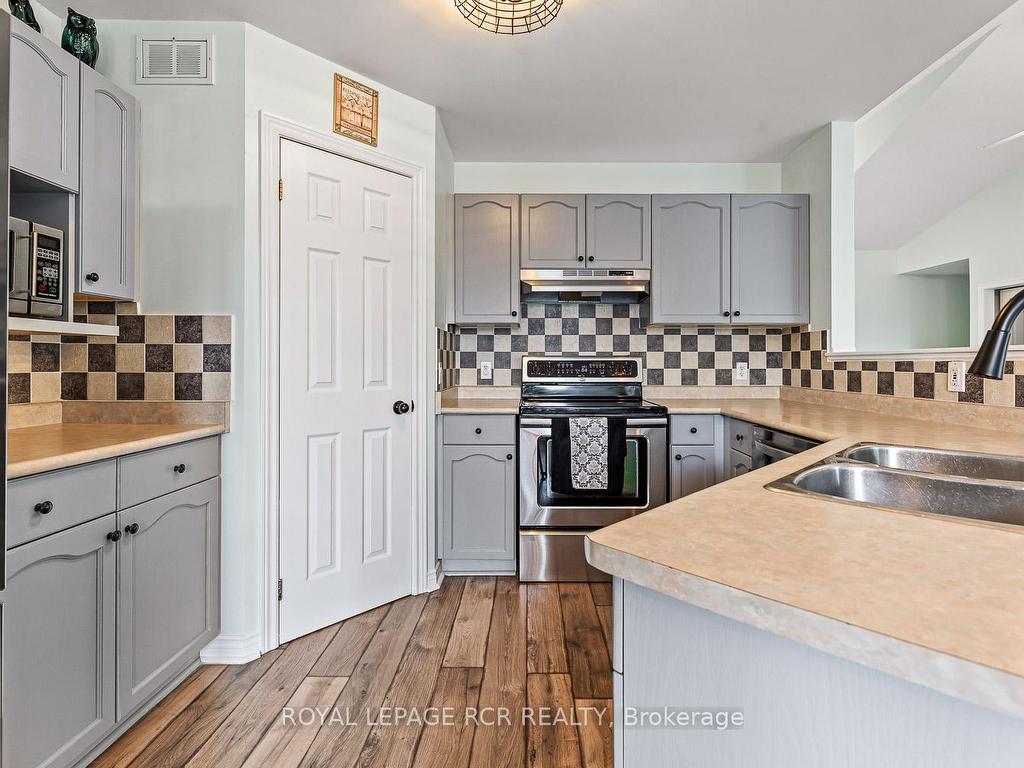 









933


Greenwood

Crescent,
Shelburne,




ON
L9W 2Y9

