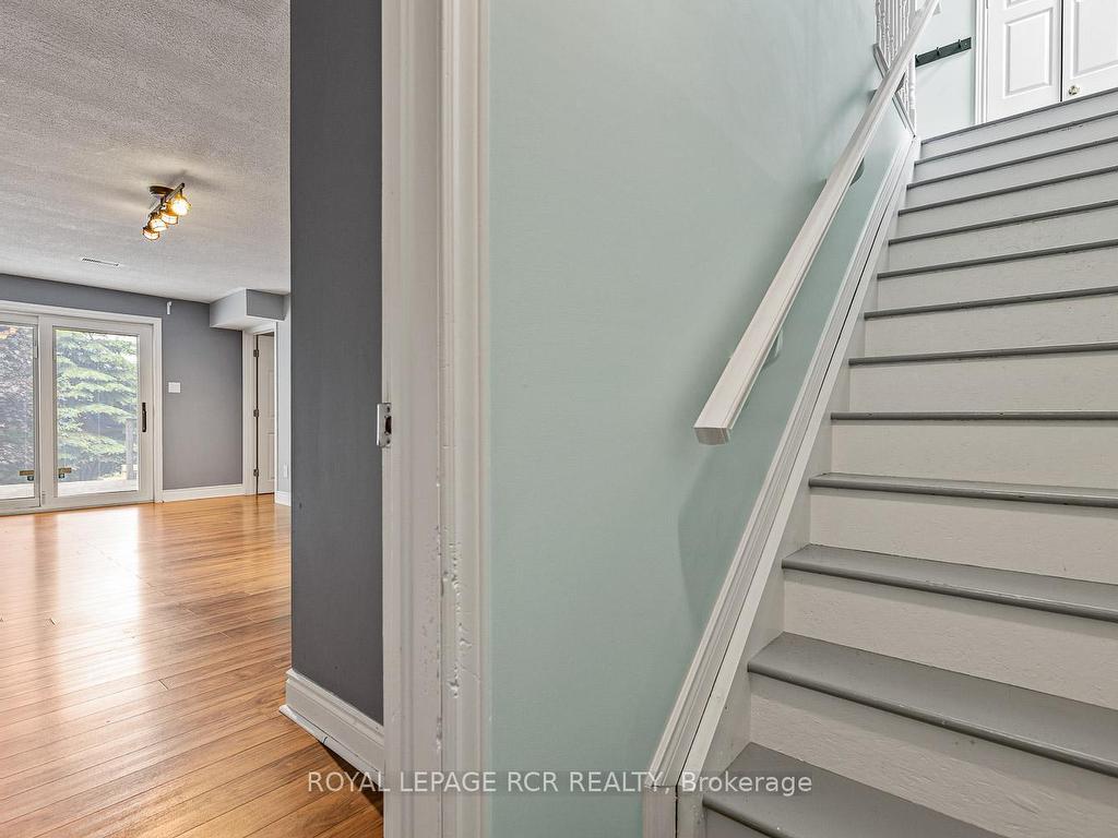 









933


Greenwood

Crescent,
Shelburne,




ON
L9W 2Y9

