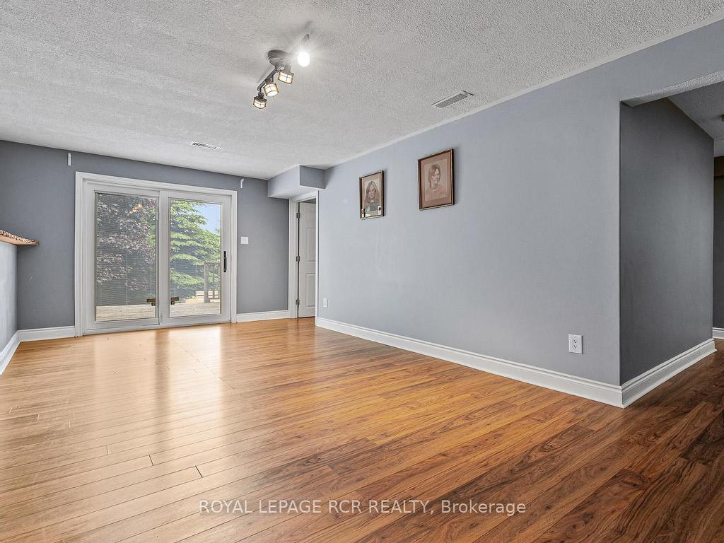 









933


Greenwood

Crescent,
Shelburne,




ON
L9W 2Y9

