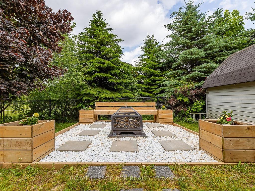 









933


Greenwood

Crescent,
Shelburne,




ON
L9W 2Y9

