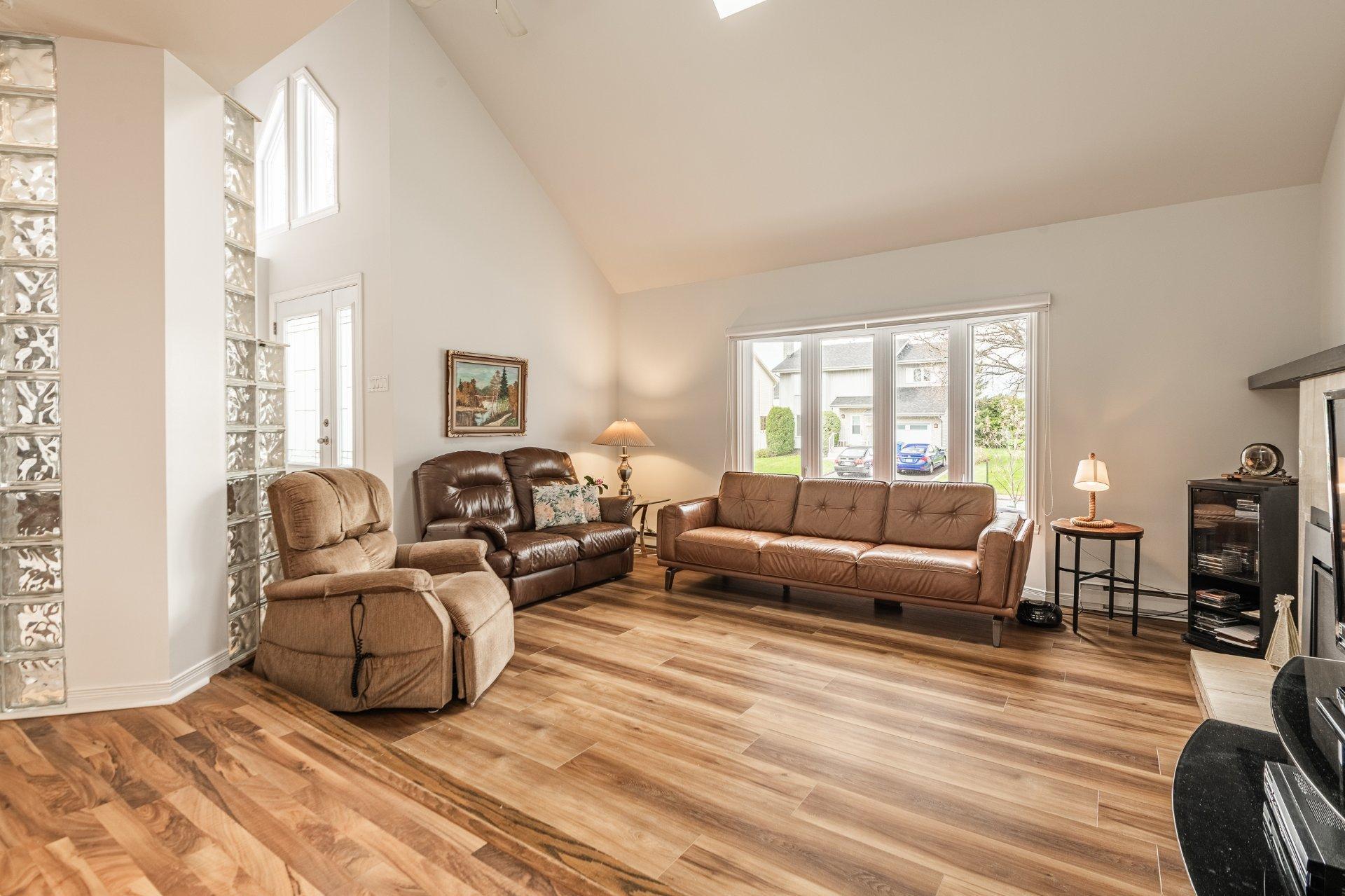 









710


Rue Nicolas-Perrot

,
Boucherville,




QC
J4B7V7

