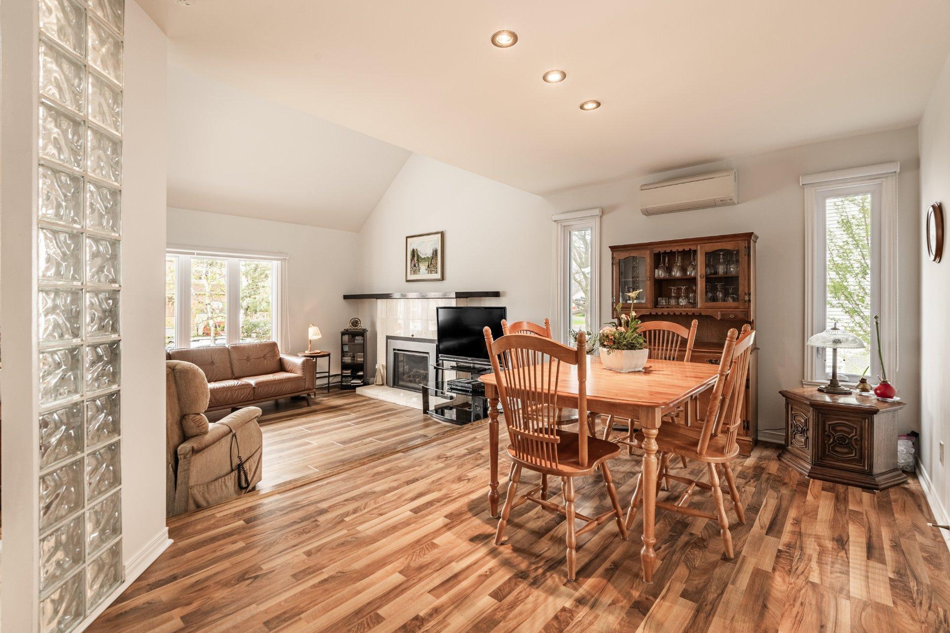 









710


Rue Nicolas-Perrot

,
Boucherville,




QC
J4B7V7

