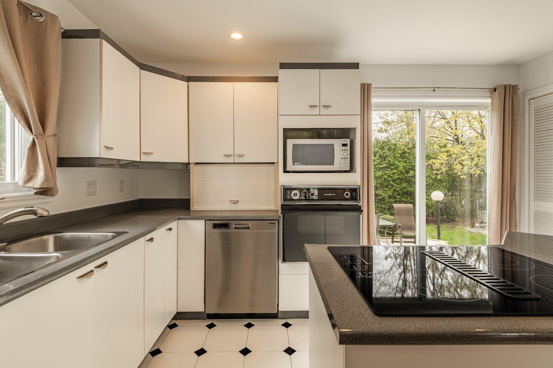 









710


Rue Nicolas-Perrot

,
Boucherville,




QC
J4B7V7

