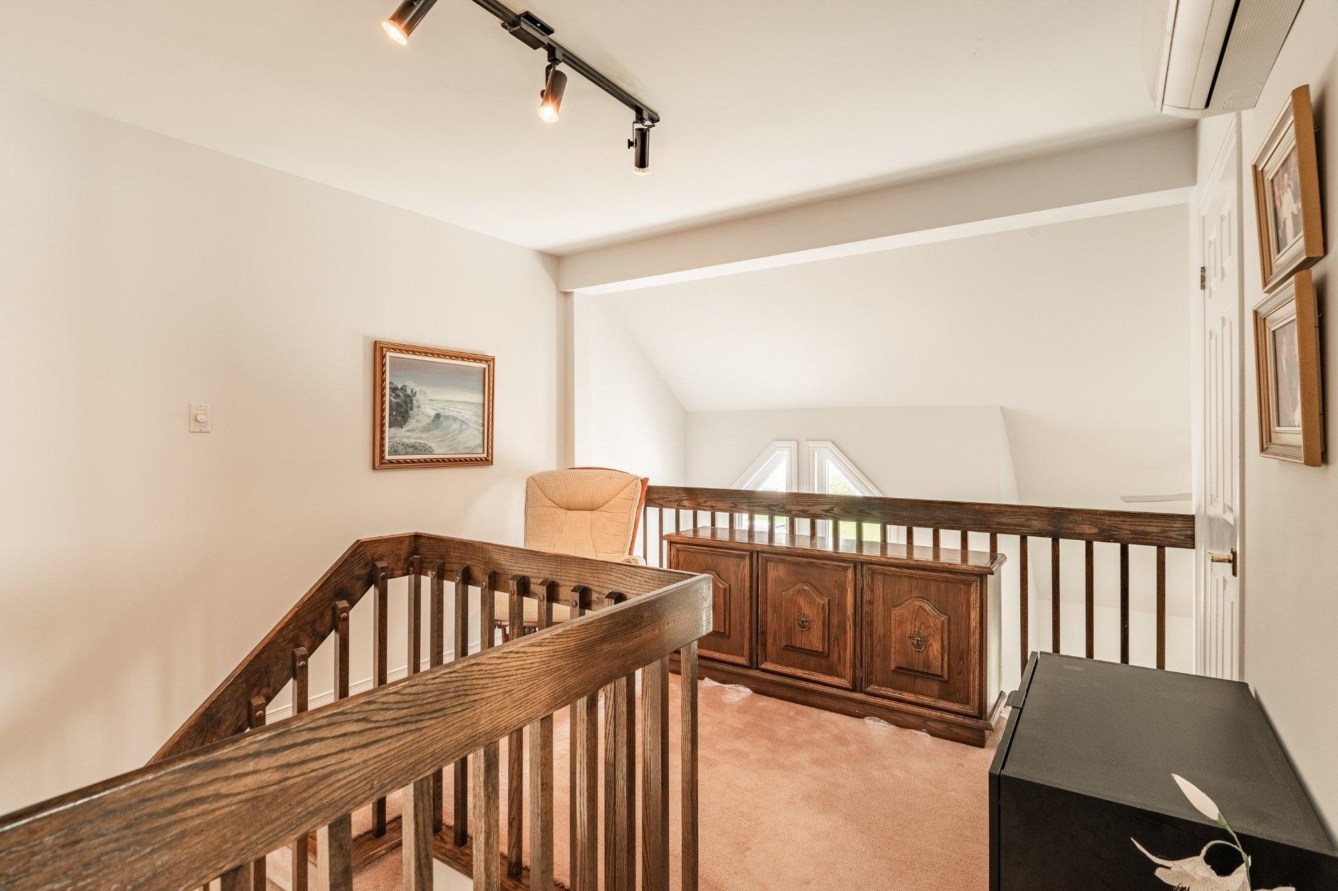 









710


Rue Nicolas-Perrot

,
Boucherville,




QC
J4B7V7

