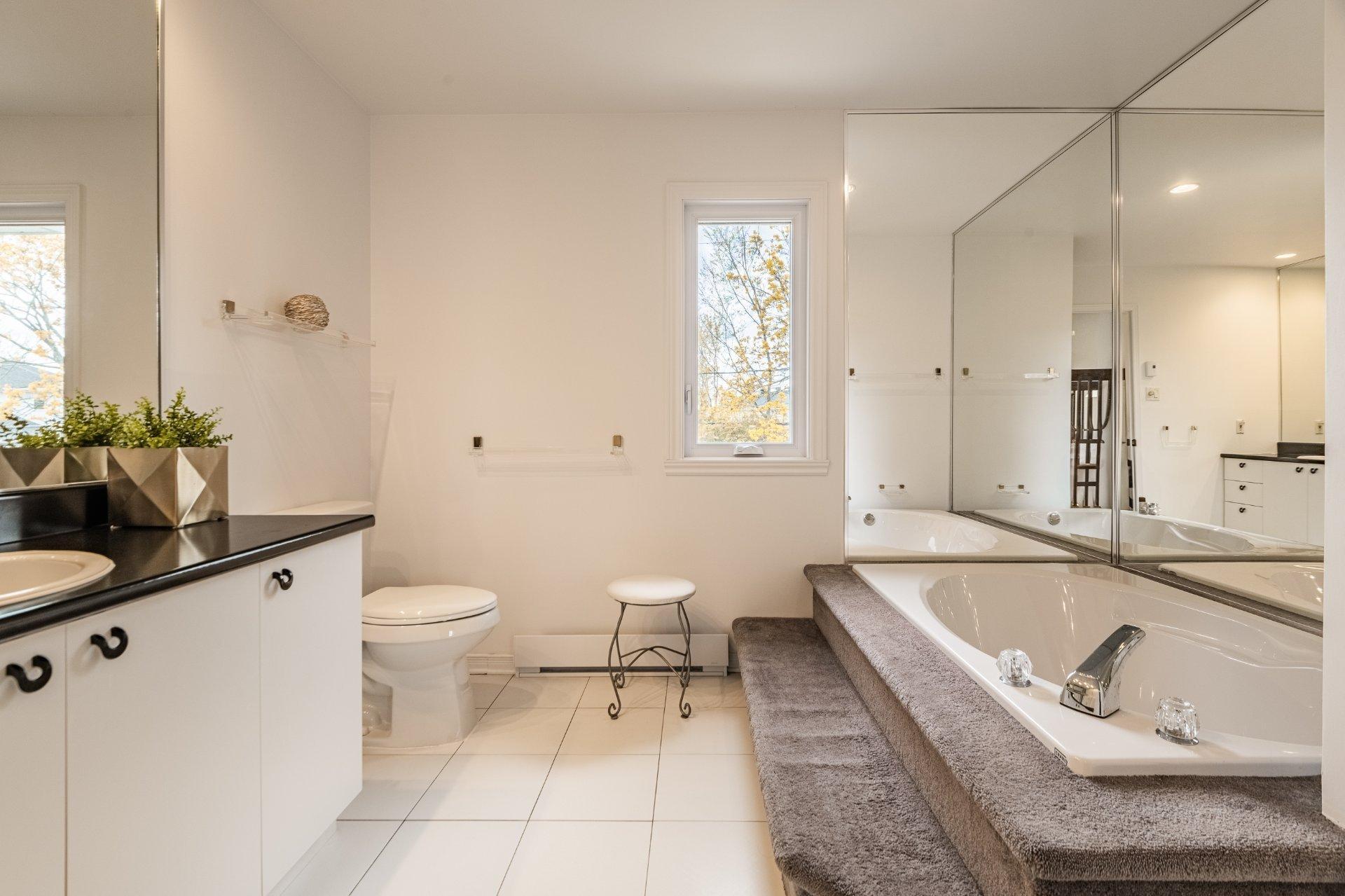 









710


Rue Nicolas-Perrot

,
Boucherville,




QC
J4B7V7


