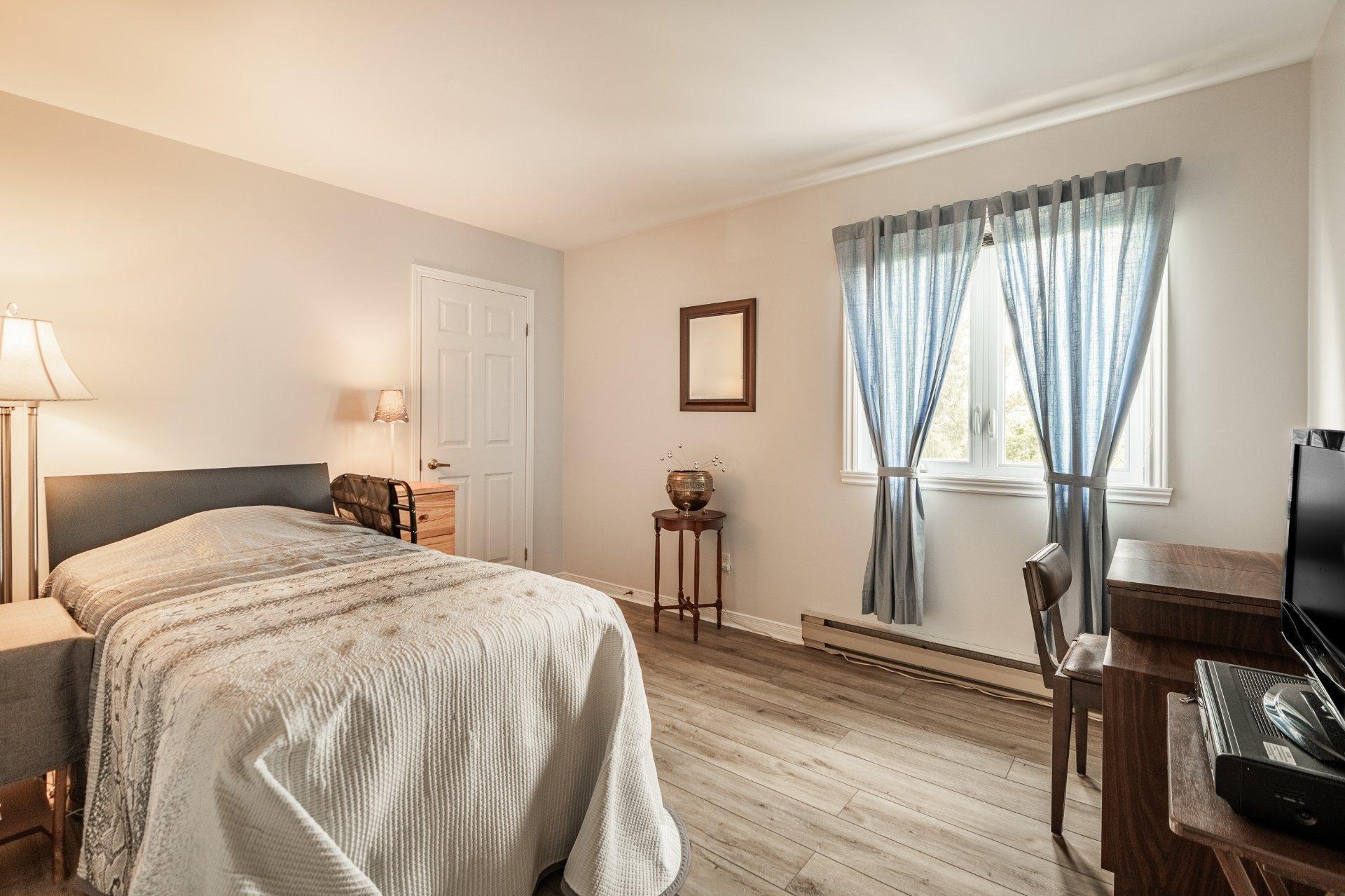 









710


Rue Nicolas-Perrot

,
Boucherville,




QC
J4B7V7


