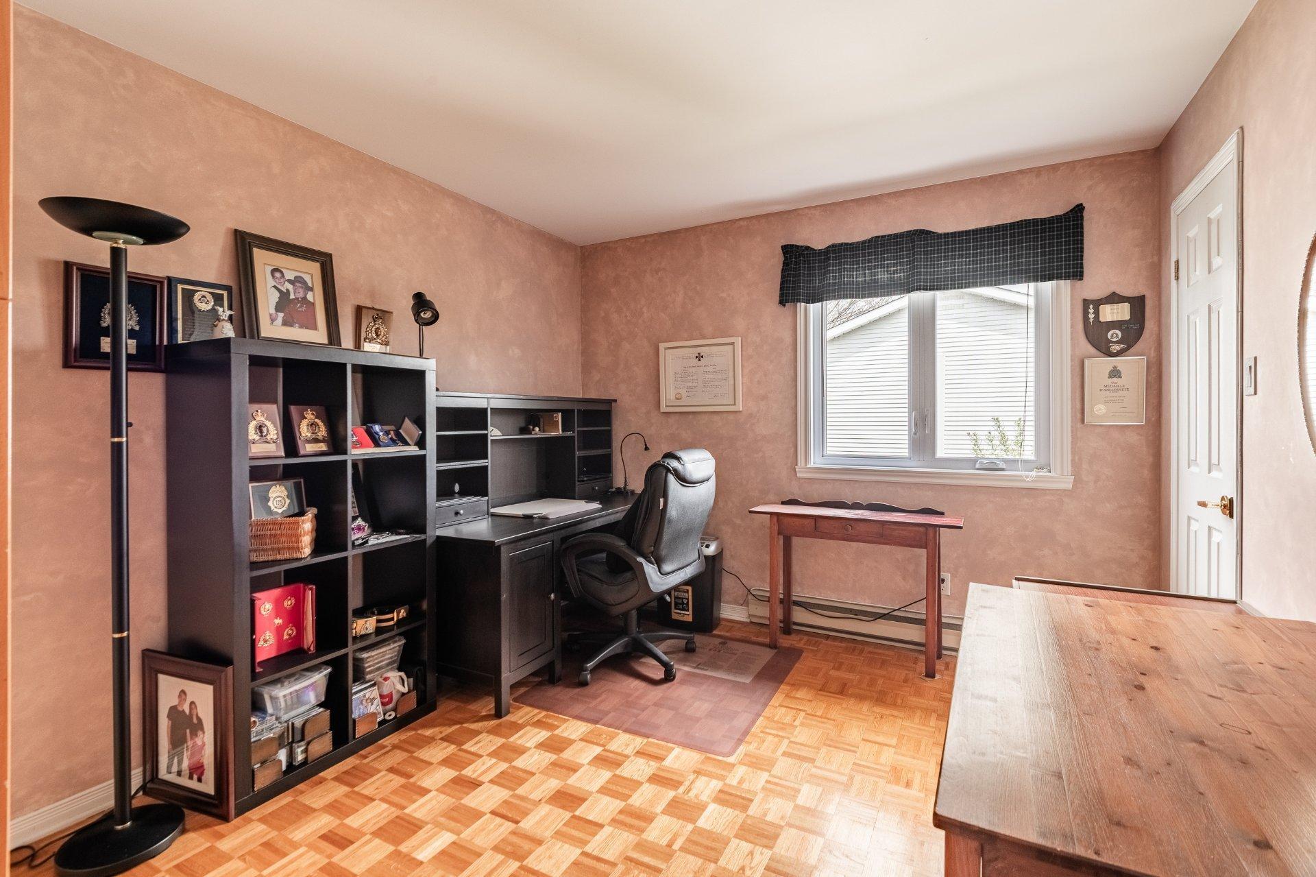 









710


Rue Nicolas-Perrot

,
Boucherville,




QC
J4B7V7

