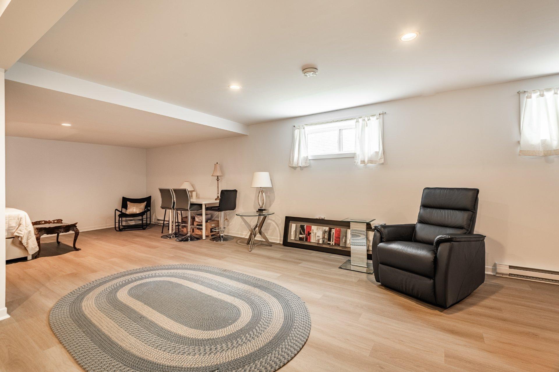 









710


Rue Nicolas-Perrot

,
Boucherville,




QC
J4B7V7

