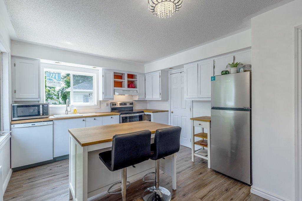 









103


Boul. Montclair

,
Gatineau (Hull),




QC
J8Y2E9

