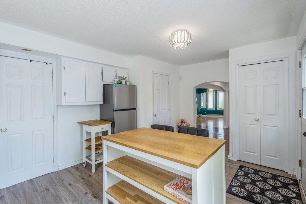 









103


Boul. Montclair

,
Gatineau (Hull),




QC
J8Y2E9

