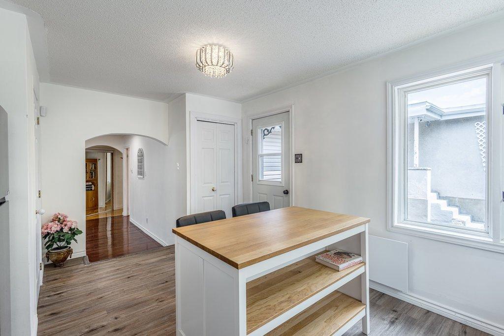 









103


Boul. Montclair

,
Gatineau (Hull),




QC
J8Y2E9

