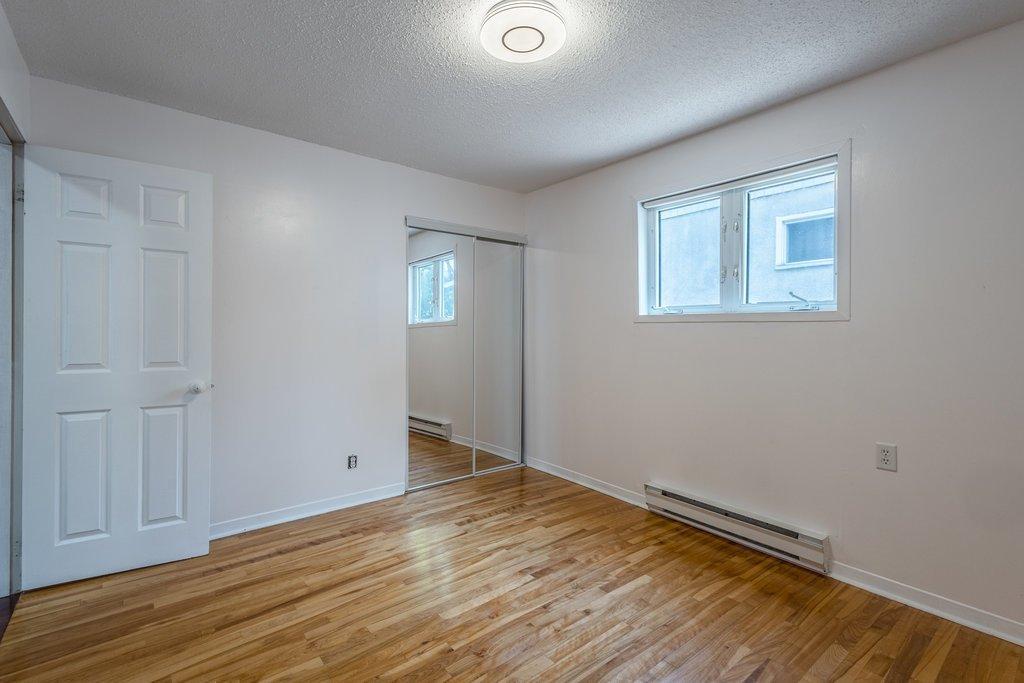 









103


Boul. Montclair

,
Gatineau (Hull),




QC
J8Y2E9

